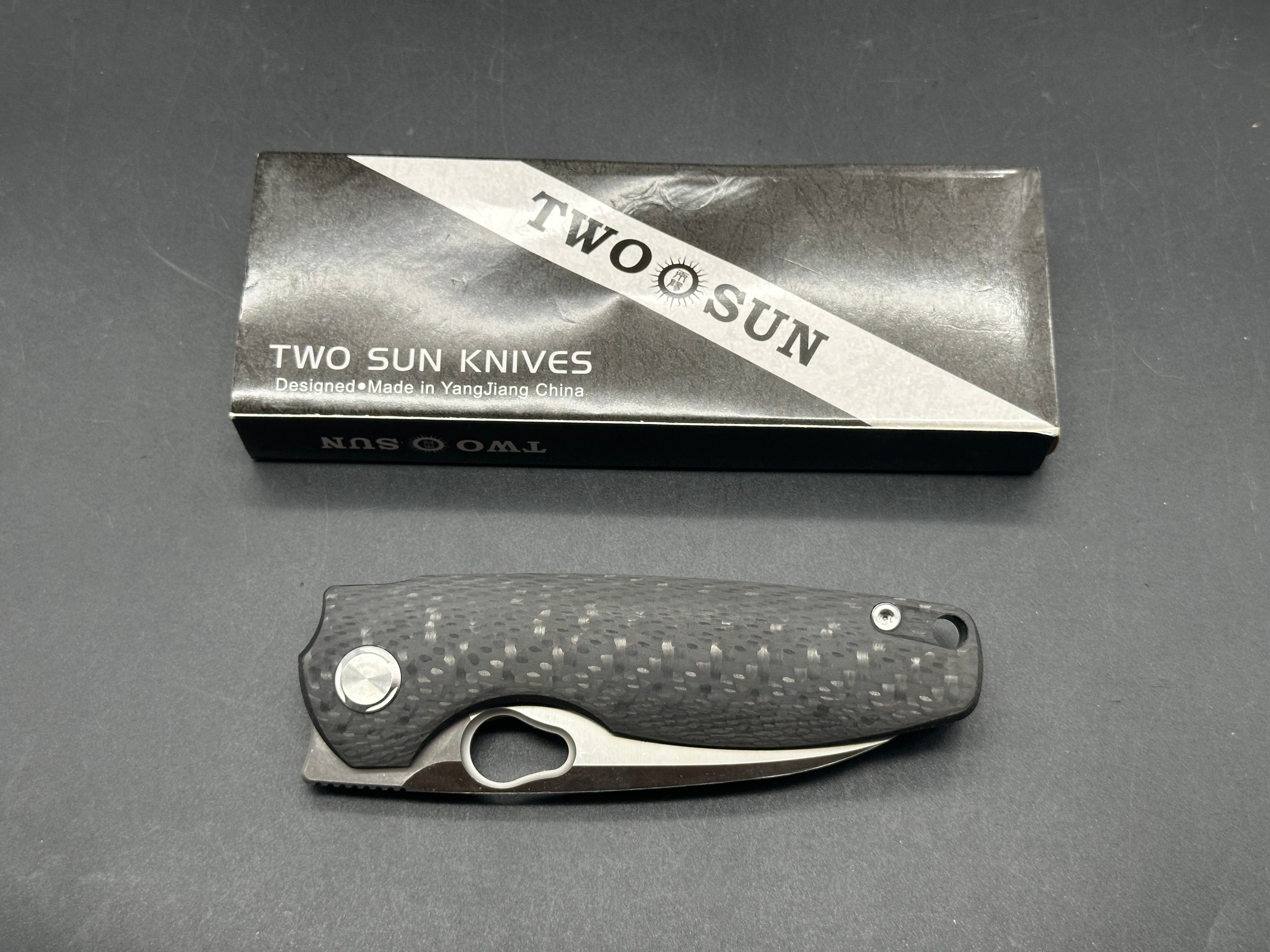 TwoSun TS129 CF/Titanium handle w/M390 blade