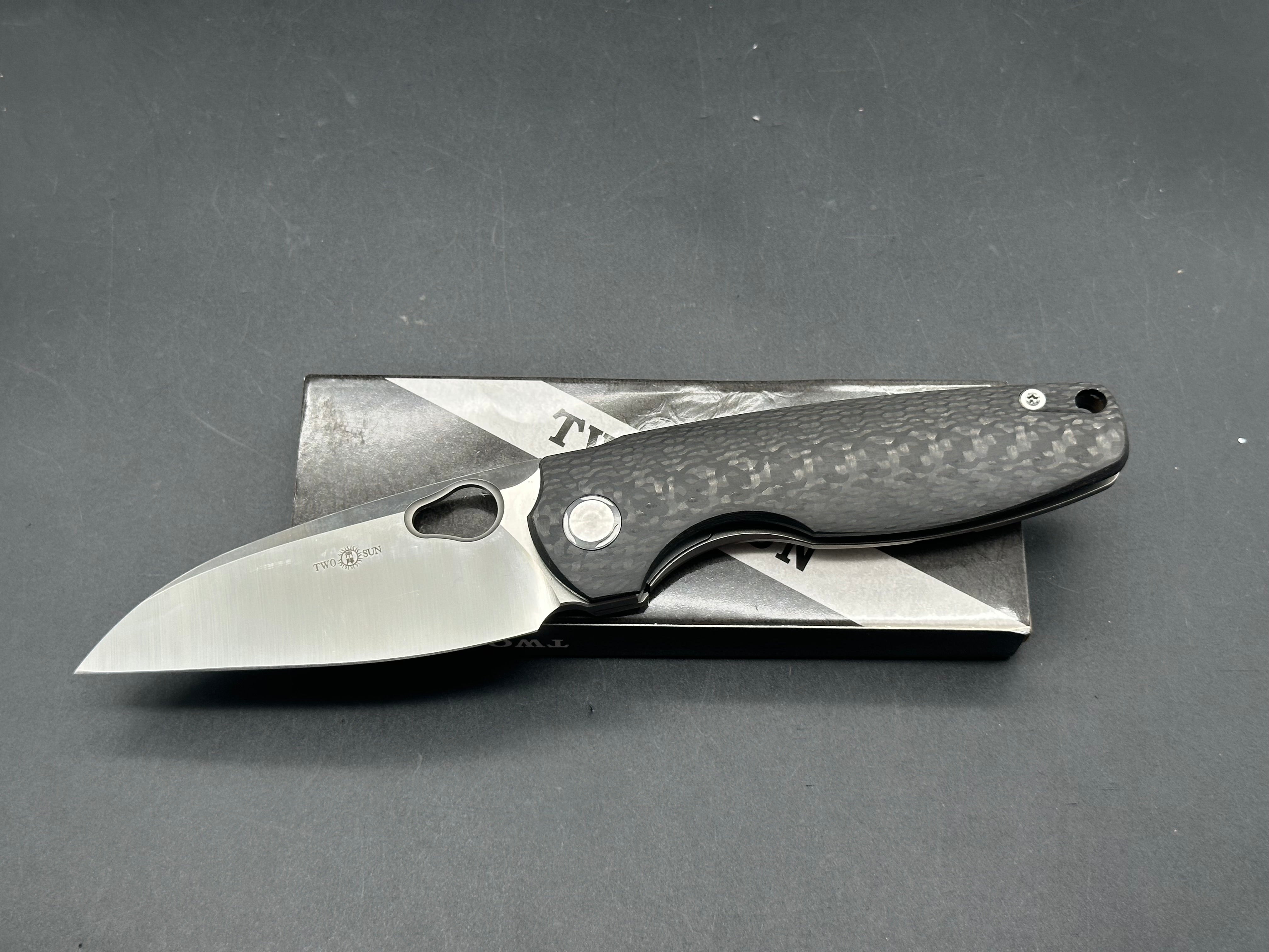 TwoSun TS129 CF/Titanium handle w/M390 blade