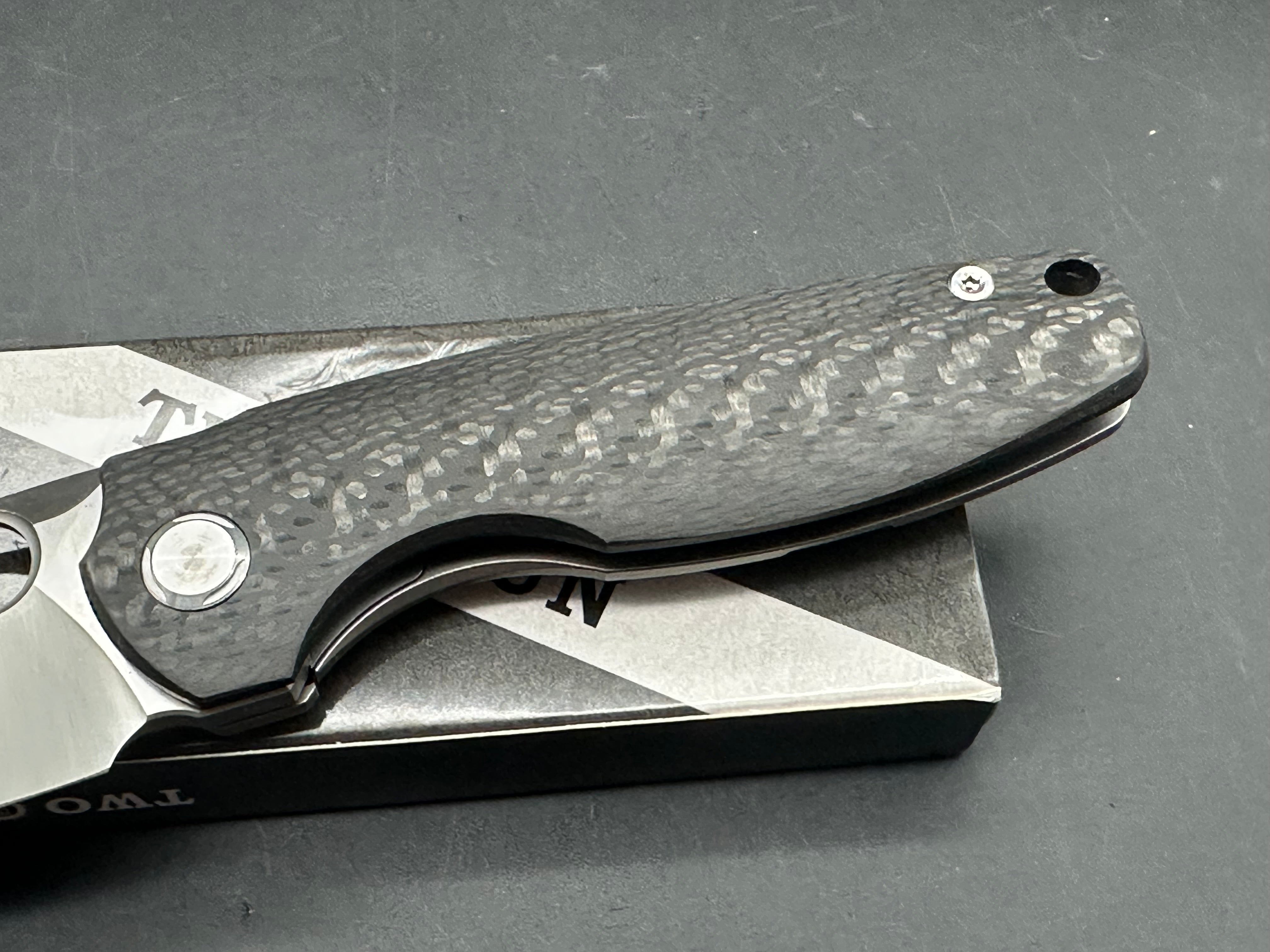 TwoSun TS129 CF/Titanium handle w/M390 blade
