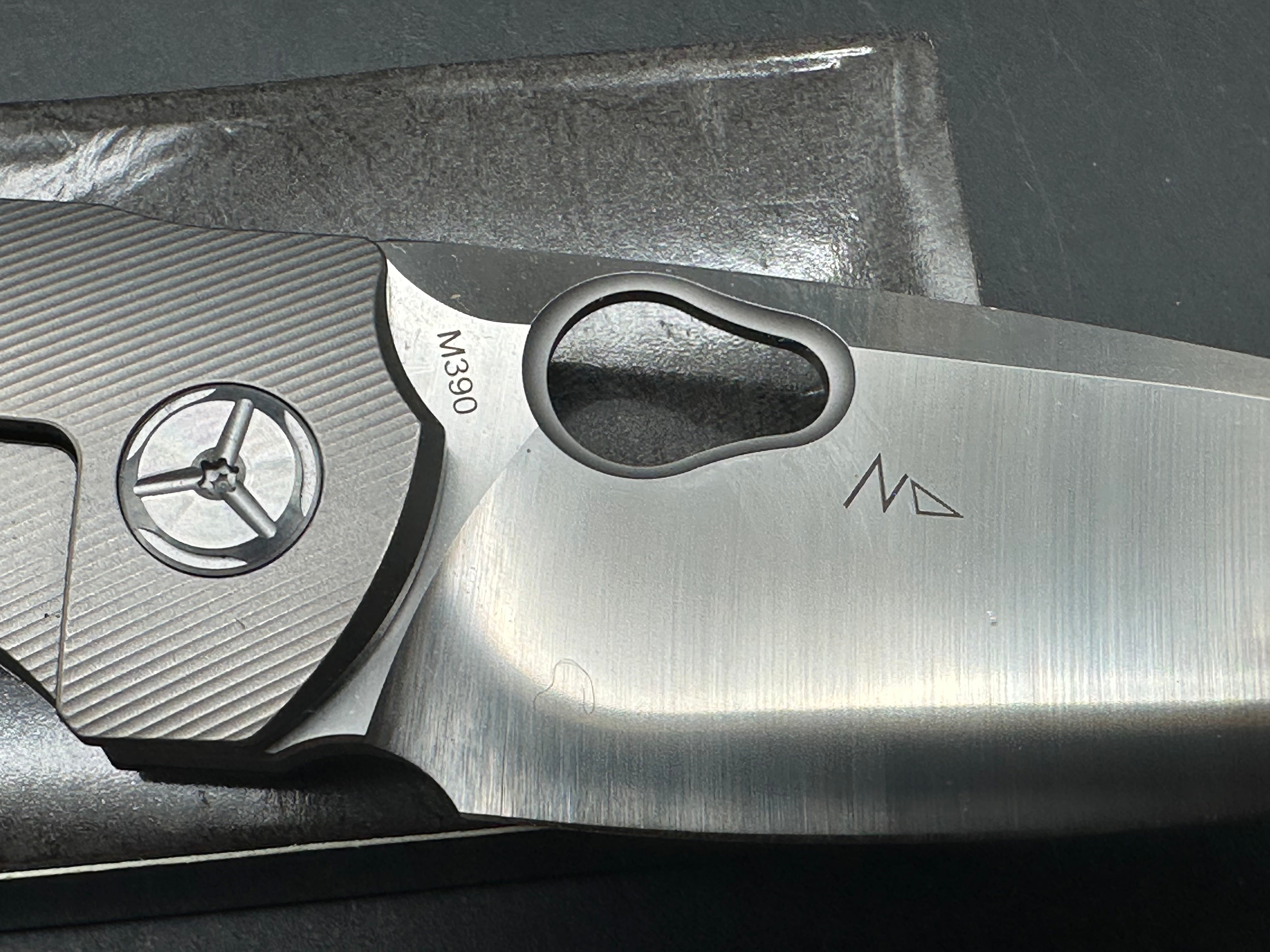 TwoSun TS129 CF/Titanium handle w/M390 blade