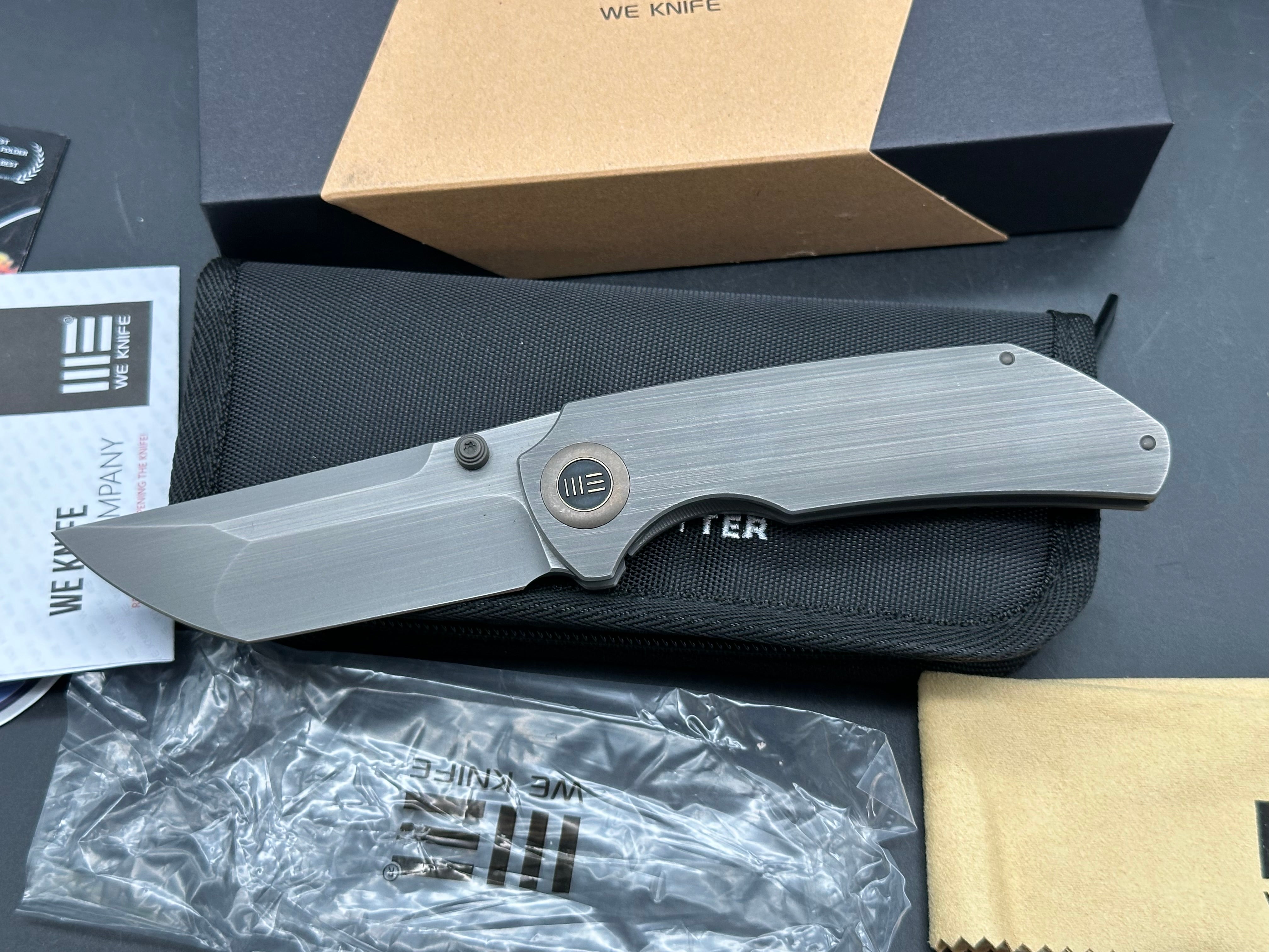 WE Thug XL (WE20028D-1), Gray Hand Rubbed CPM-20CV Blade, Gray Hand Rubbed Titanium Handle
