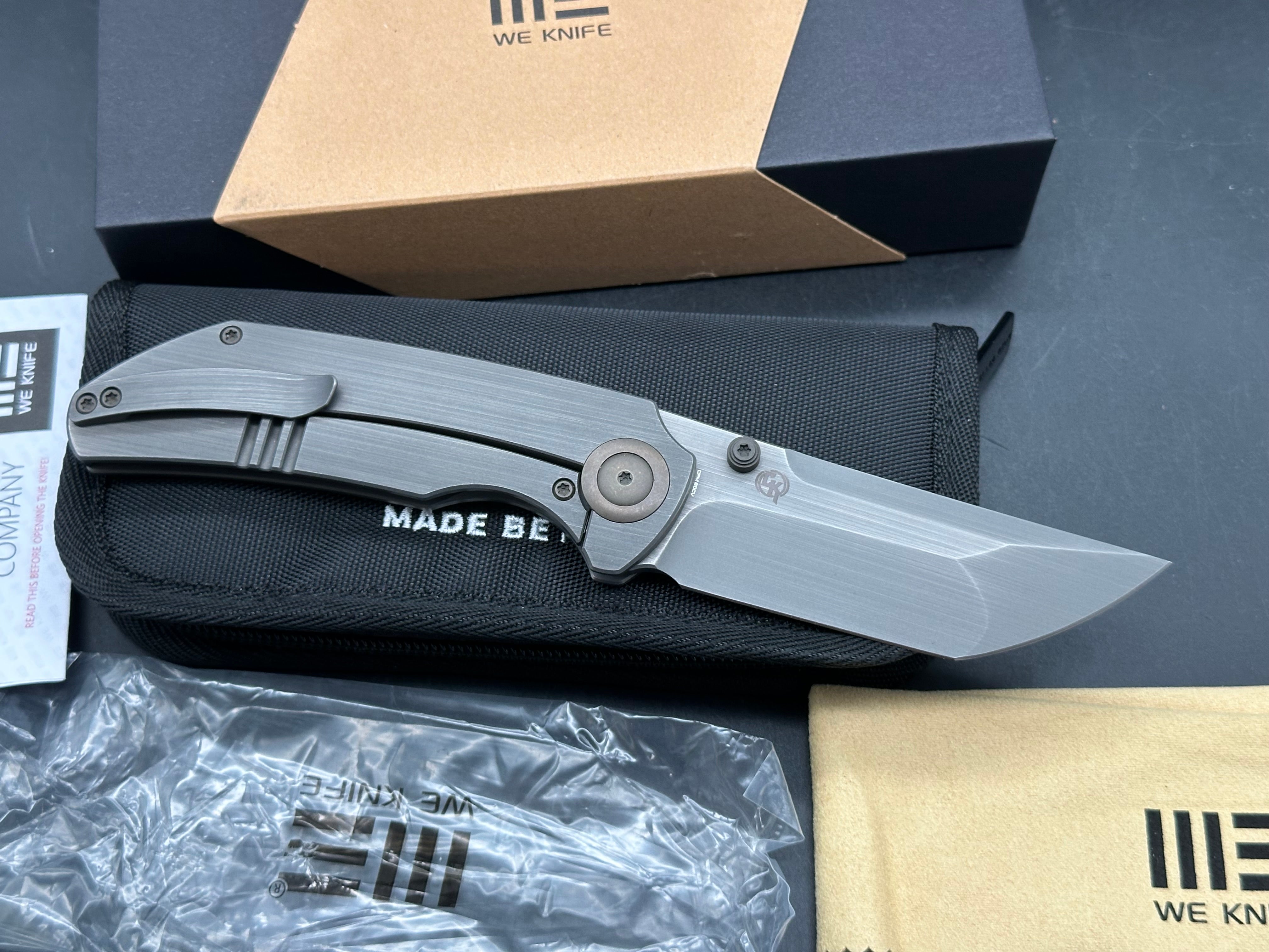 WE Thug XL (WE20028D-1), Gray Hand Rubbed CPM-20CV Blade, Gray Hand Rubbed Titanium Handle