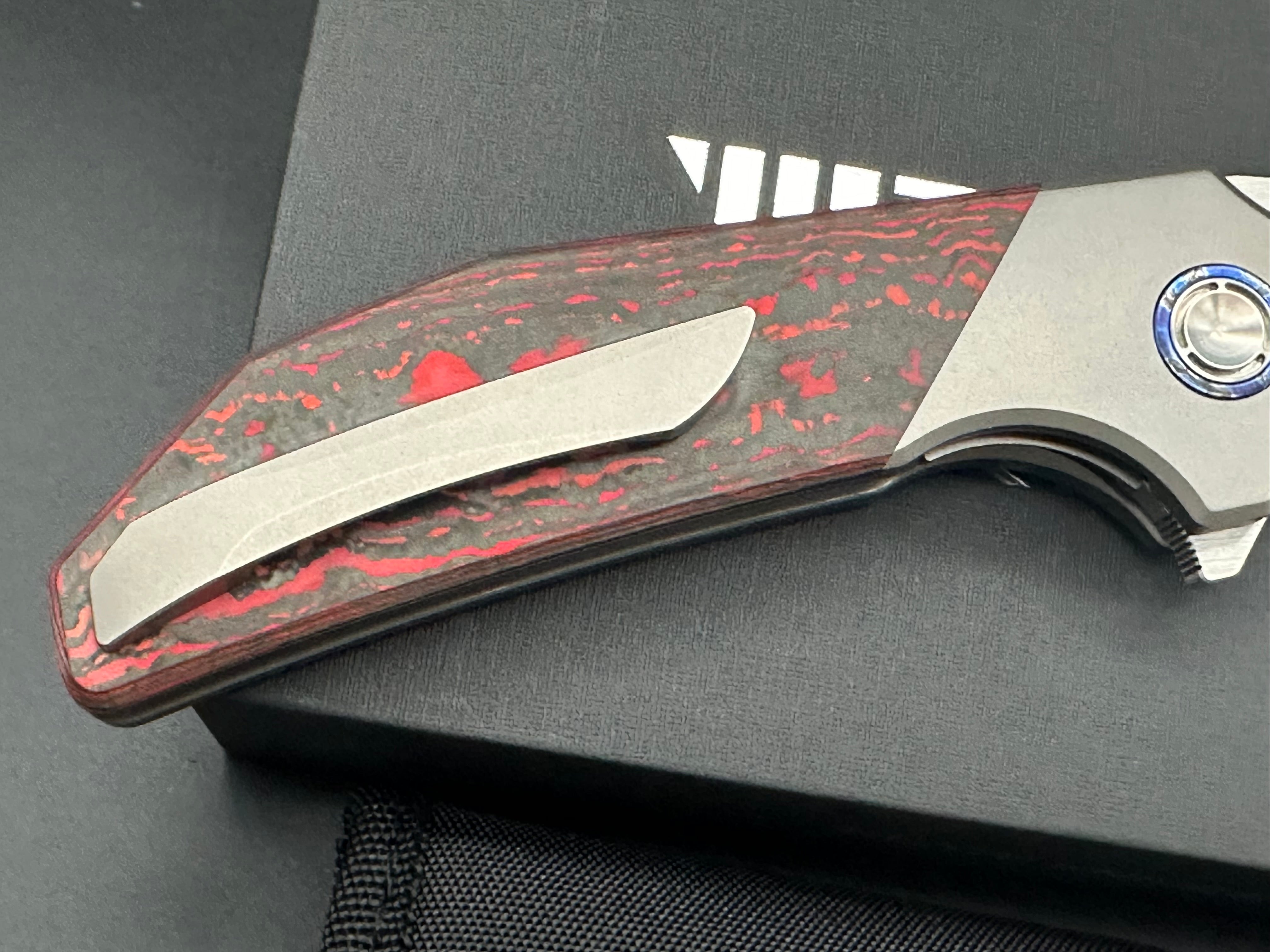 REATE KNIVES TIGER LAVA FLOW FAT CARBON FIBER HANDLE M390 PLAIN EDGE BELT SATIN