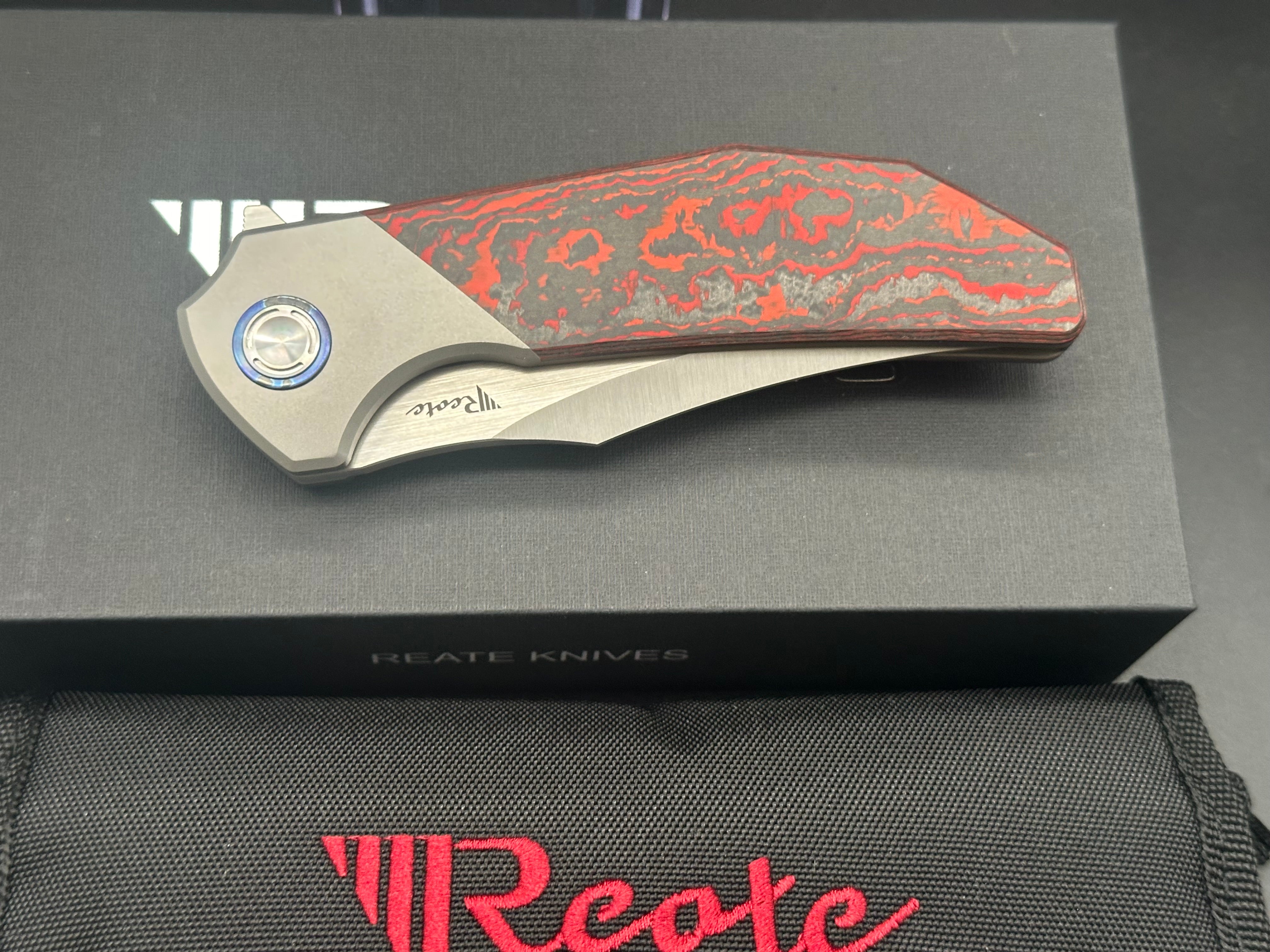 REATE KNIVES TIGER LAVA FLOW FAT CARBON FIBER HANDLE M390 PLAIN EDGE BELT SATIN