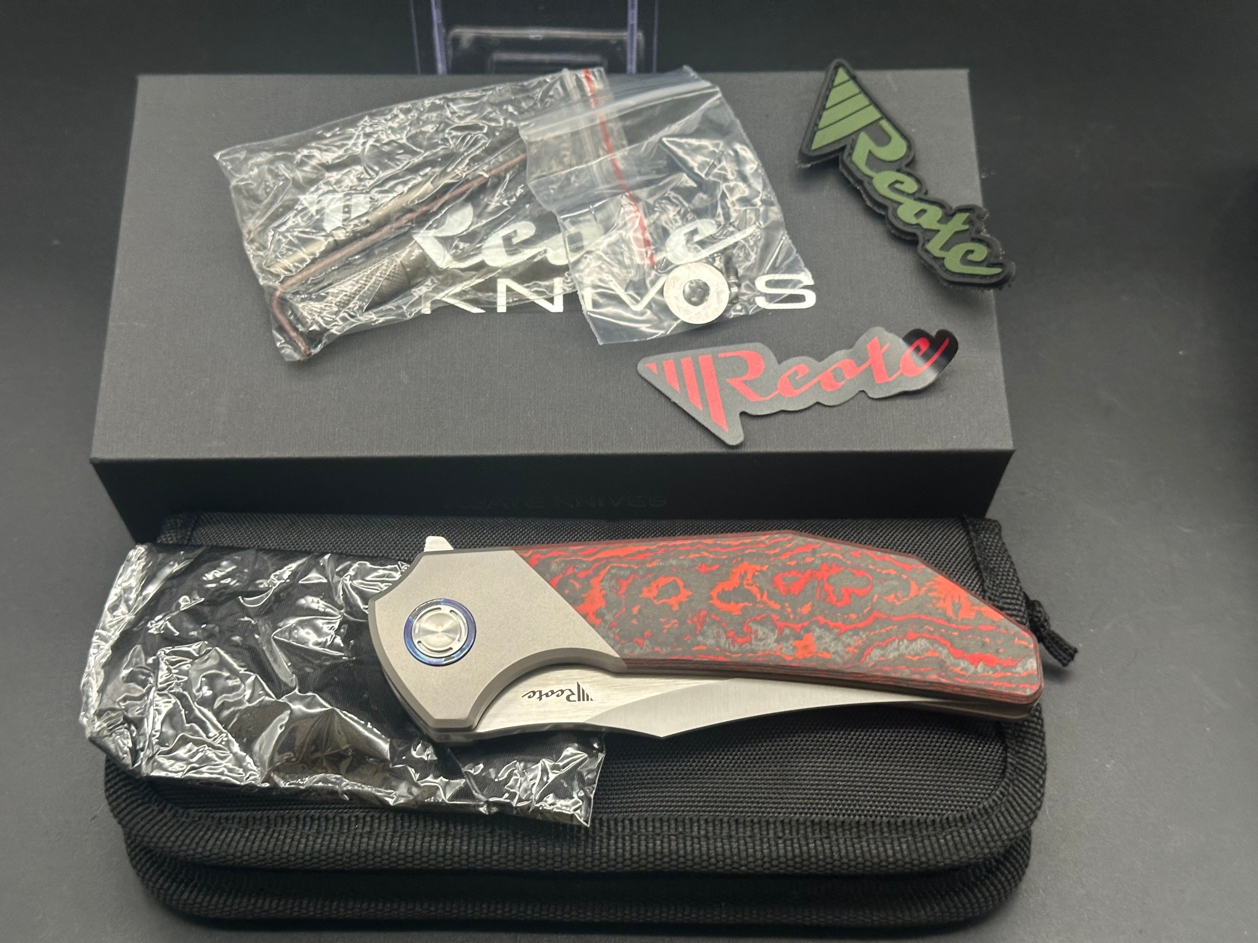 REATE KNIVES TIGER LAVA FLOW FAT CARBON FIBER HANDLE M390 PLAIN EDGE BELT SATIN