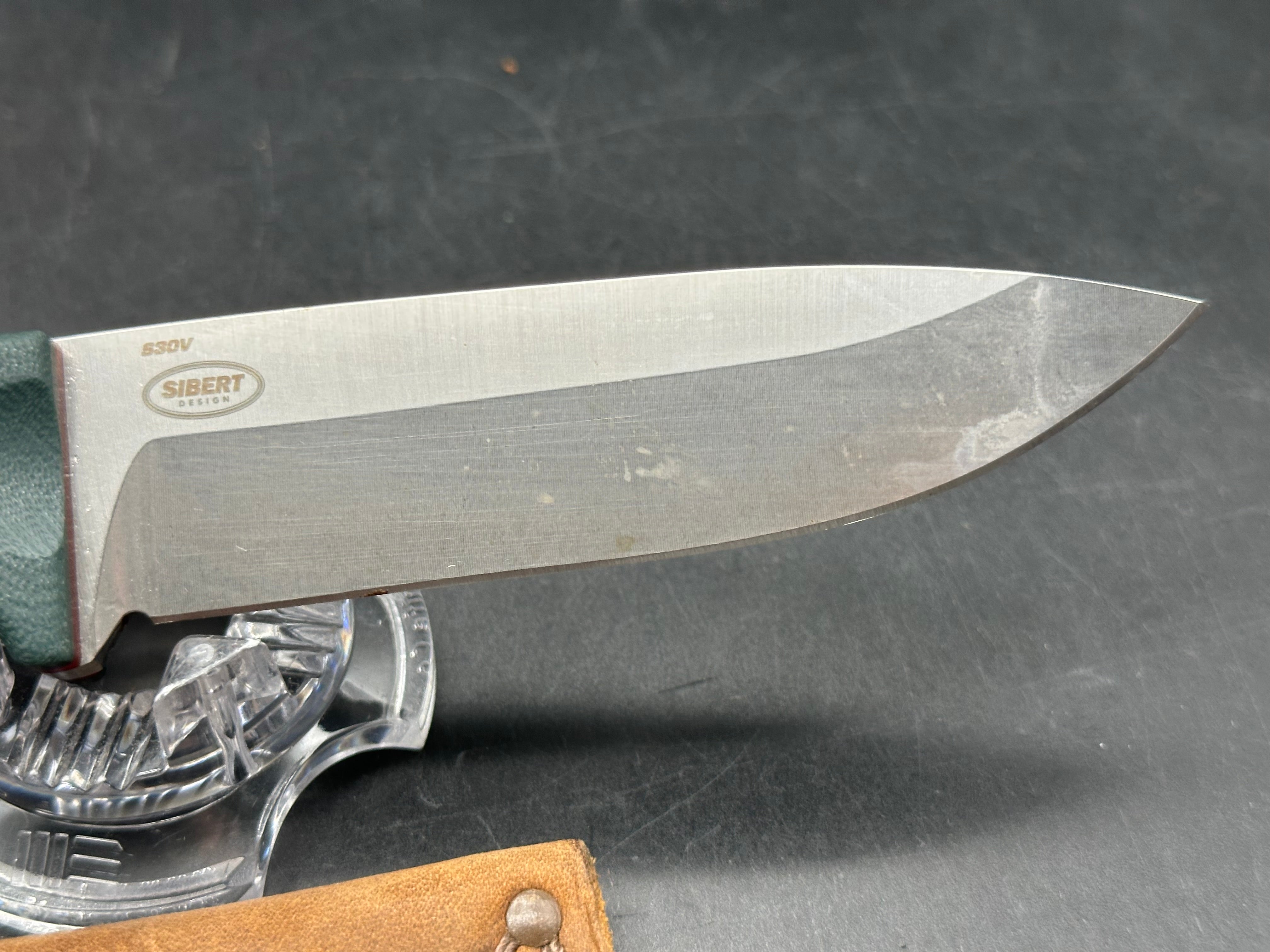 Benchmade 162 bushcrafter Seibert fixed blade knife