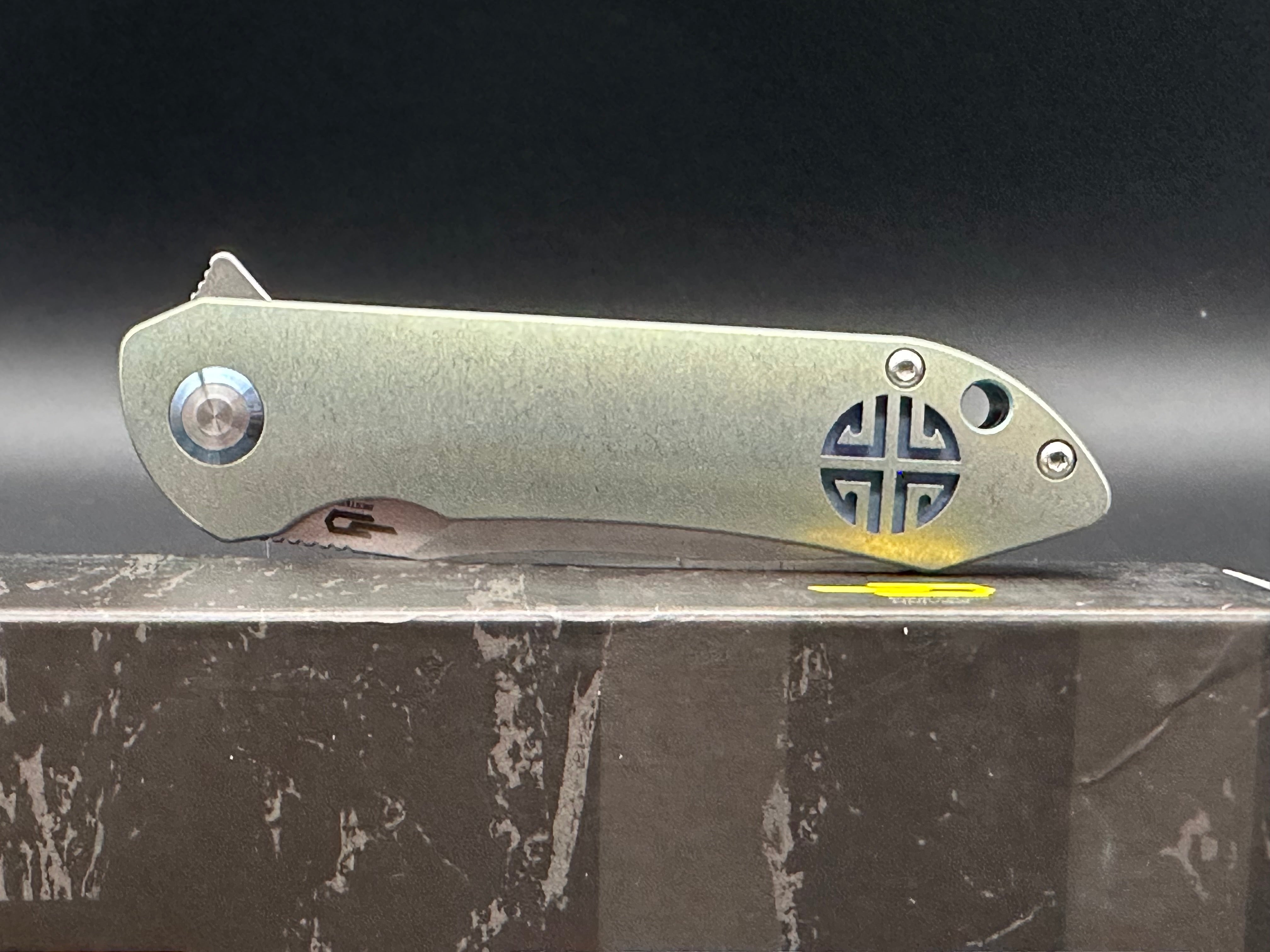 Bestech Emperor - CPM-S35VN Blade with green titanium handles with blue accents