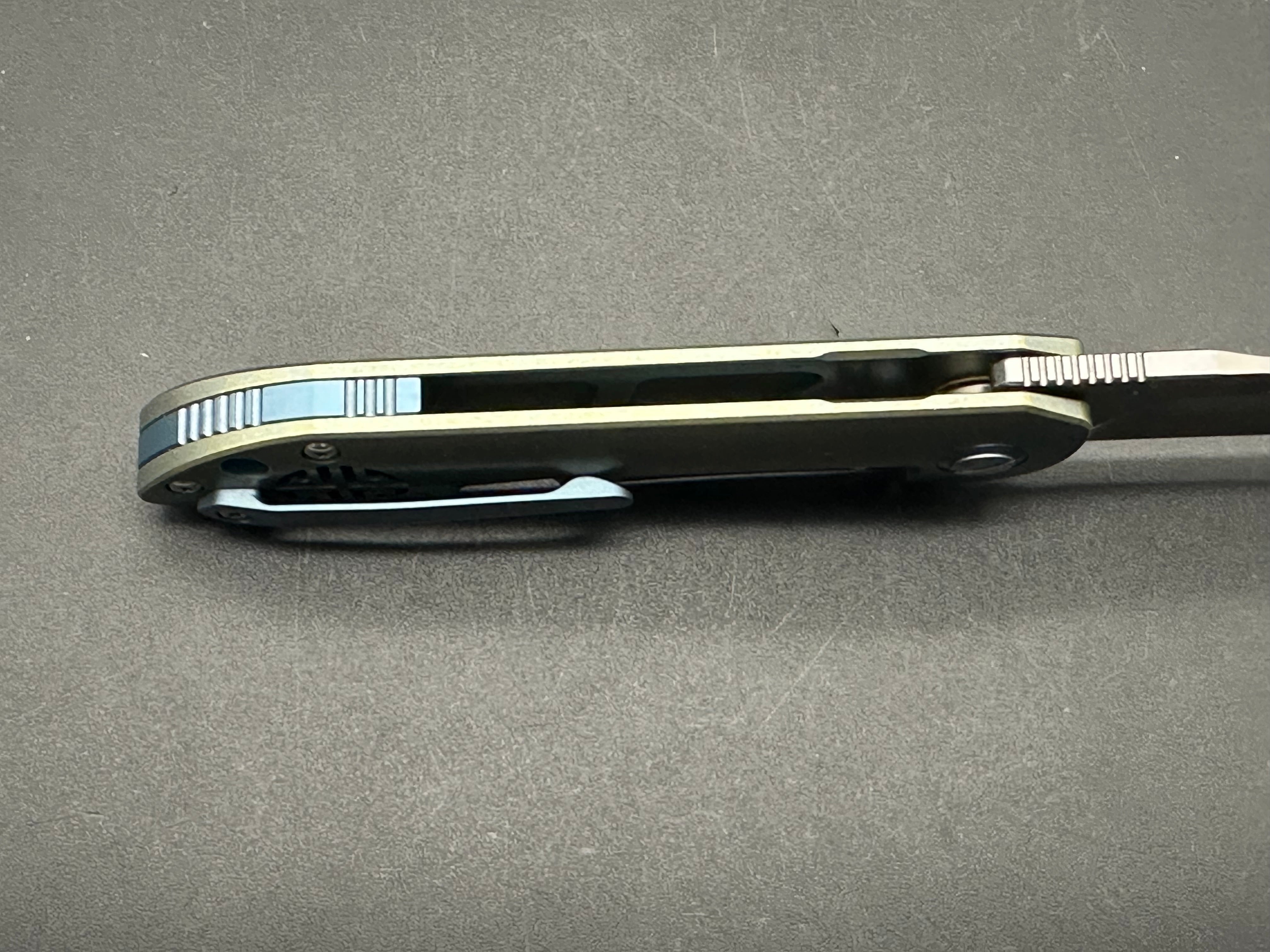 Bestech Emperor - CPM-S35VN Blade with green titanium handles with blue accents