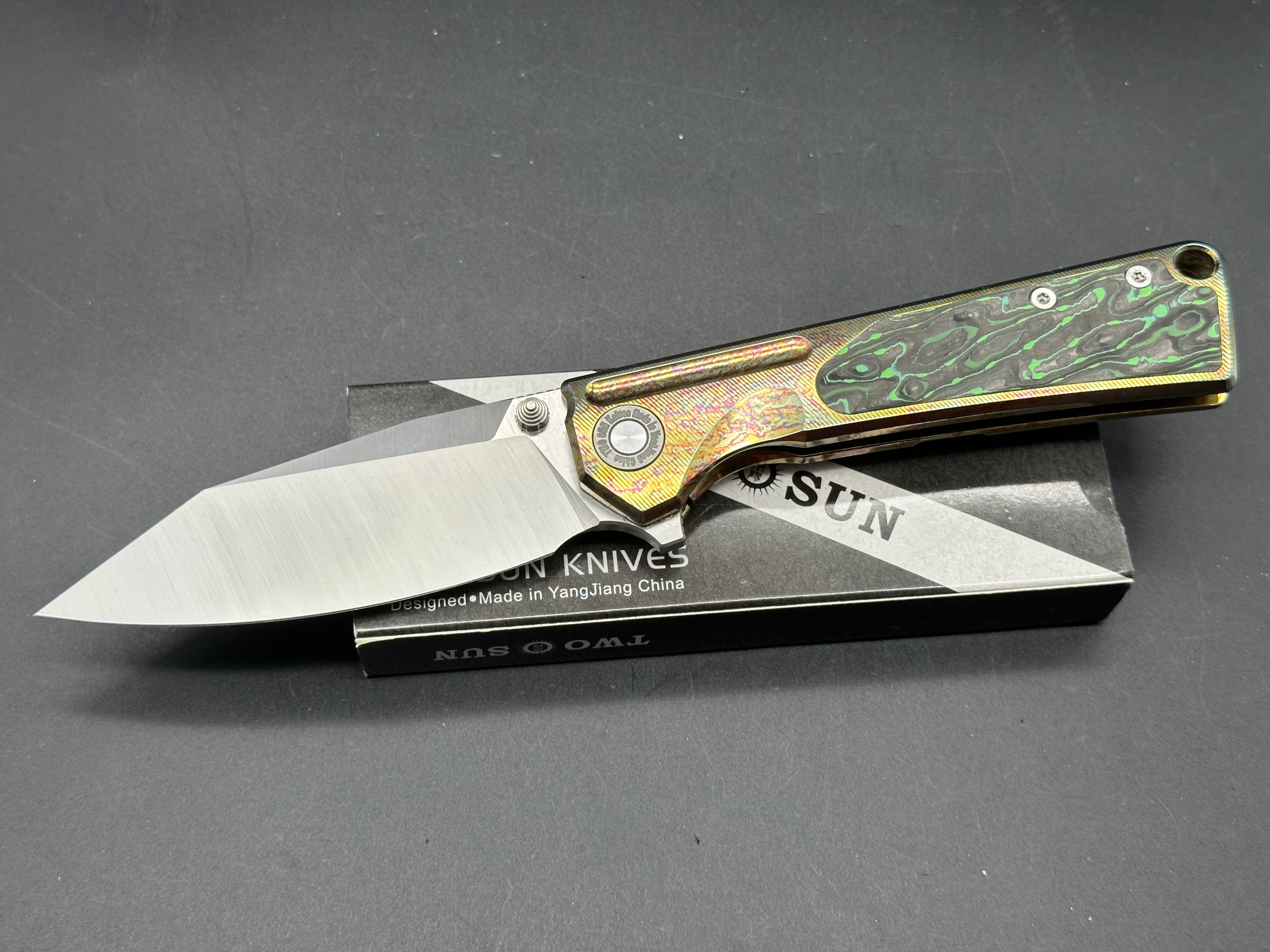 TWOSUN TS510-COLOR FOLDING KNIFE COLOR CARBON FIBER/TITANIUM HANDLE M390 PLAIN EDGE