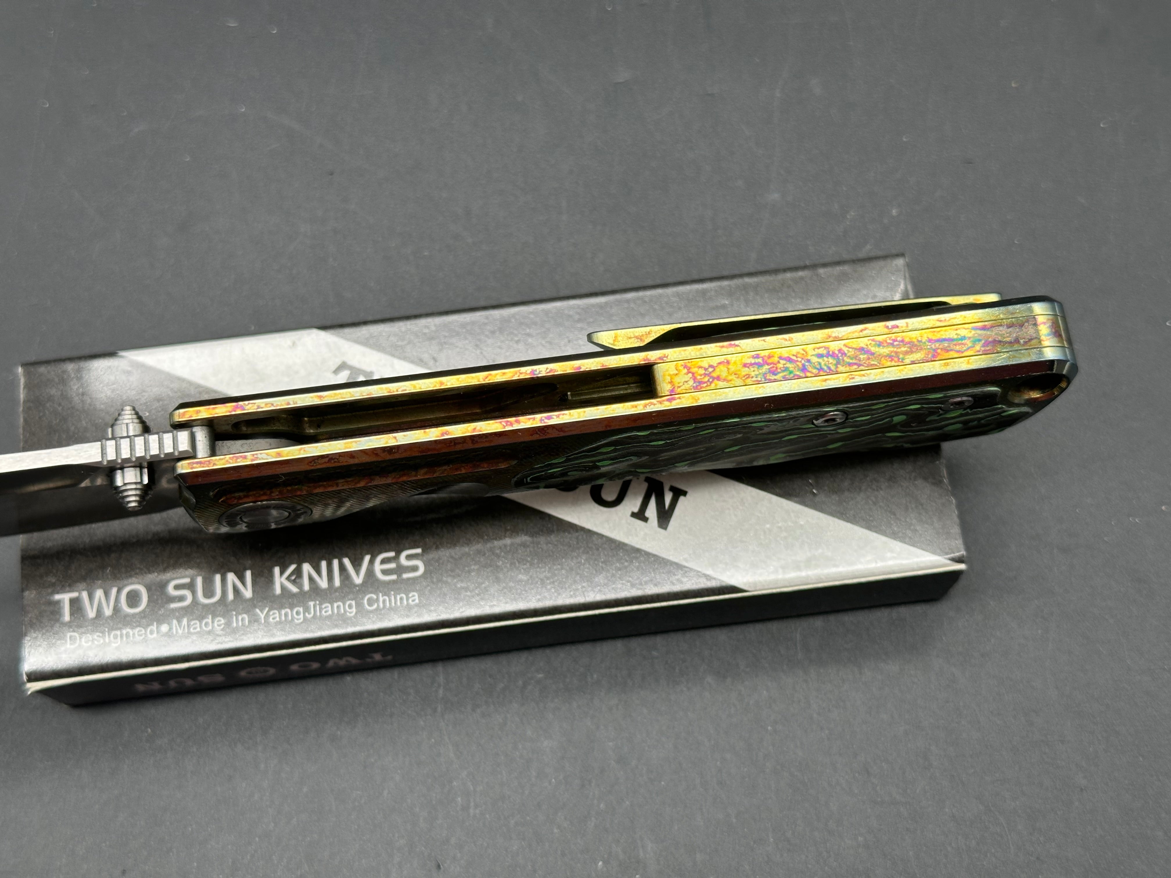 TWOSUN TS510-COLOR FOLDING KNIFE COLOR CARBON FIBER/TITANIUM HANDLE M390 PLAIN EDGE