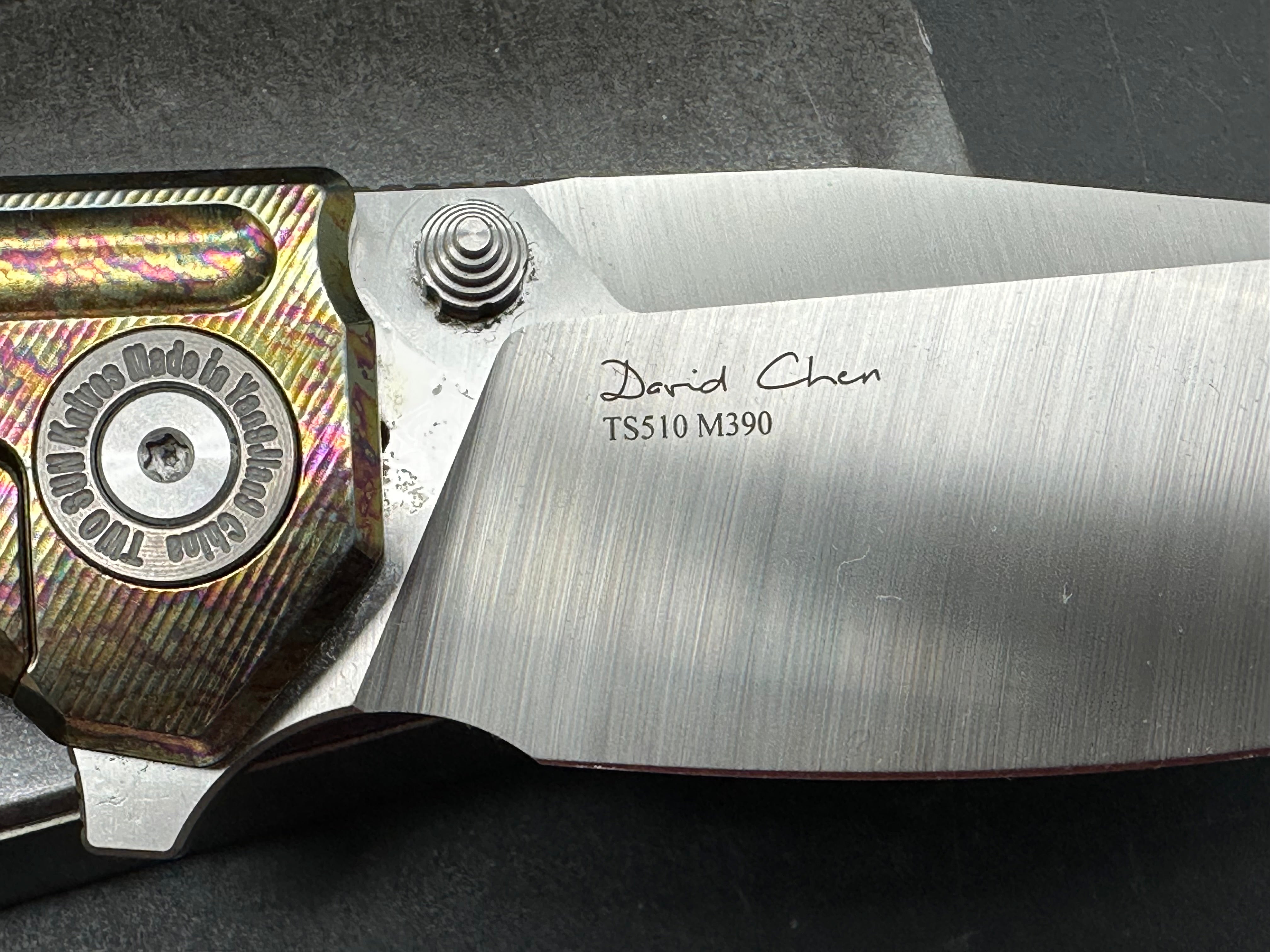 TWOSUN TS510-COLOR FOLDING KNIFE COLOR CARBON FIBER/TITANIUM HANDLE M390 PLAIN EDGE