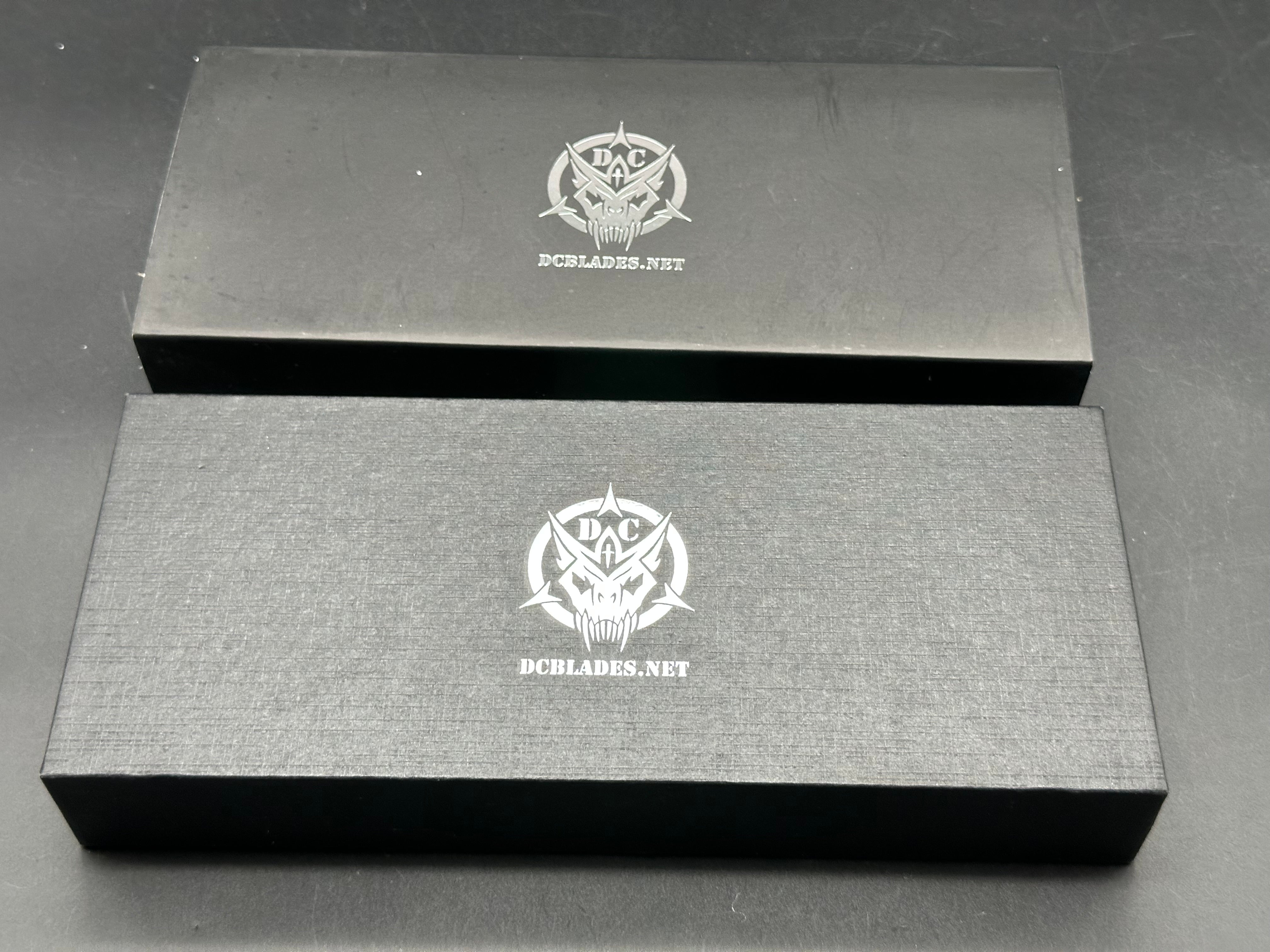 DC Blades Mantis Fixed blade 3.25" Black PVD Blade with Serrations 14C28N Silver Twill Carbon Fiber Handle