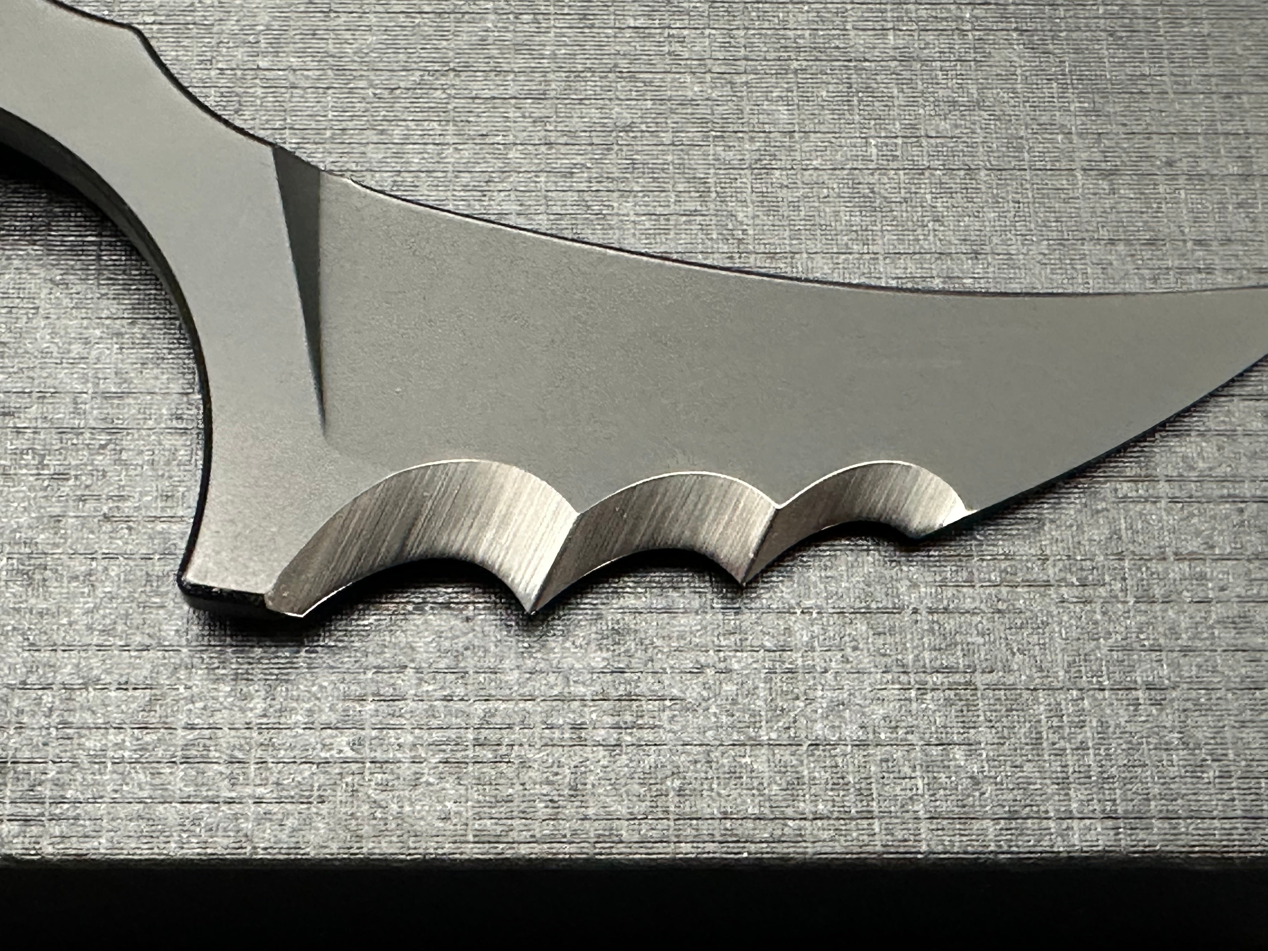 DC Blades Mantis Fixed blade 3.25" Black PVD Blade with Serrations 14C28N Silver Twill Carbon Fiber Handle
