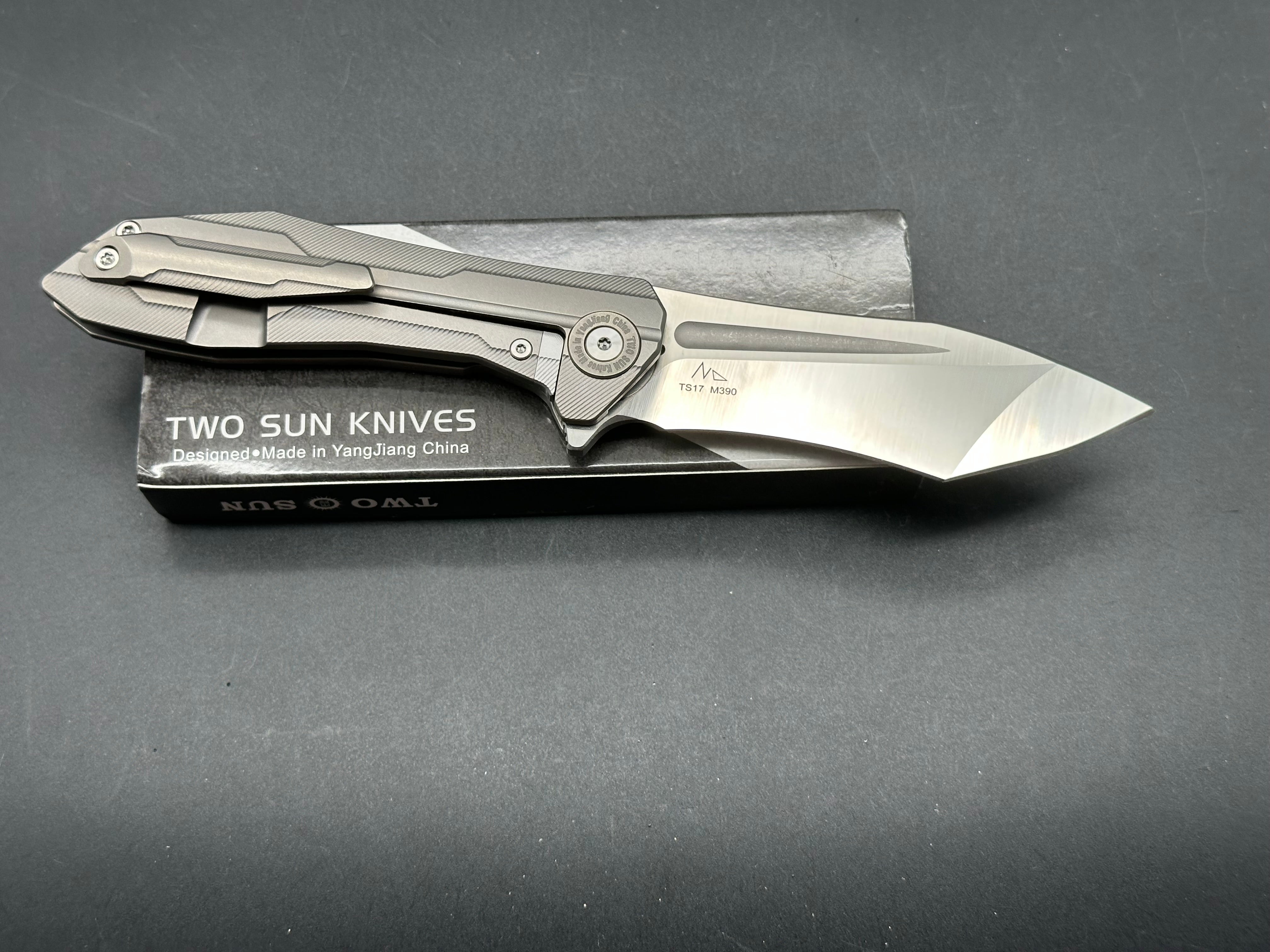 TWOSUN FLIPPER FOLDING KNIFE TITANIUM HANDLE M390 PLAIN EDGE TS17-M390-SAND