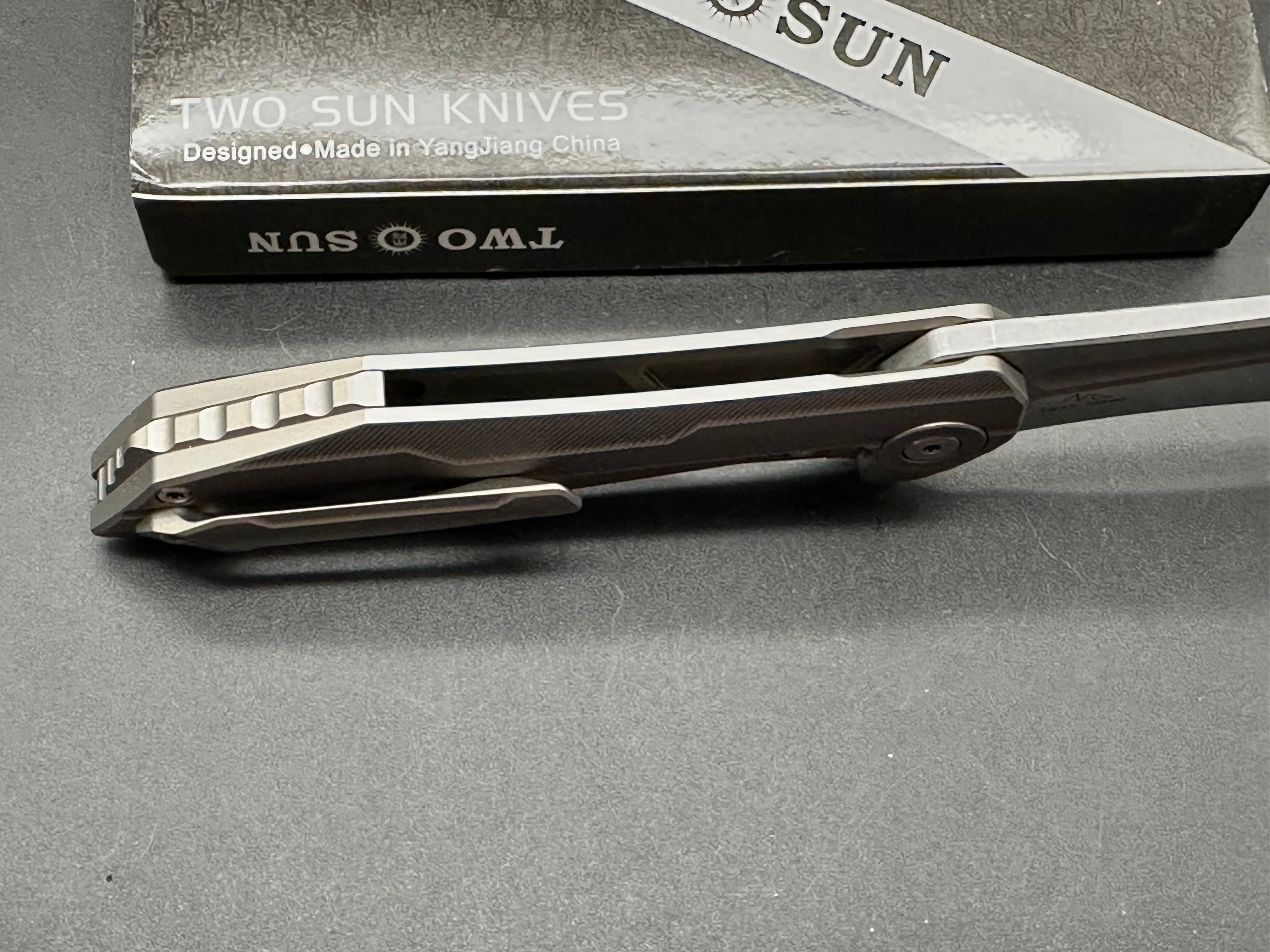 TWOSUN FLIPPER FOLDING KNIFE TITANIUM HANDLE M390 PLAIN EDGE TS17-M390-SAND