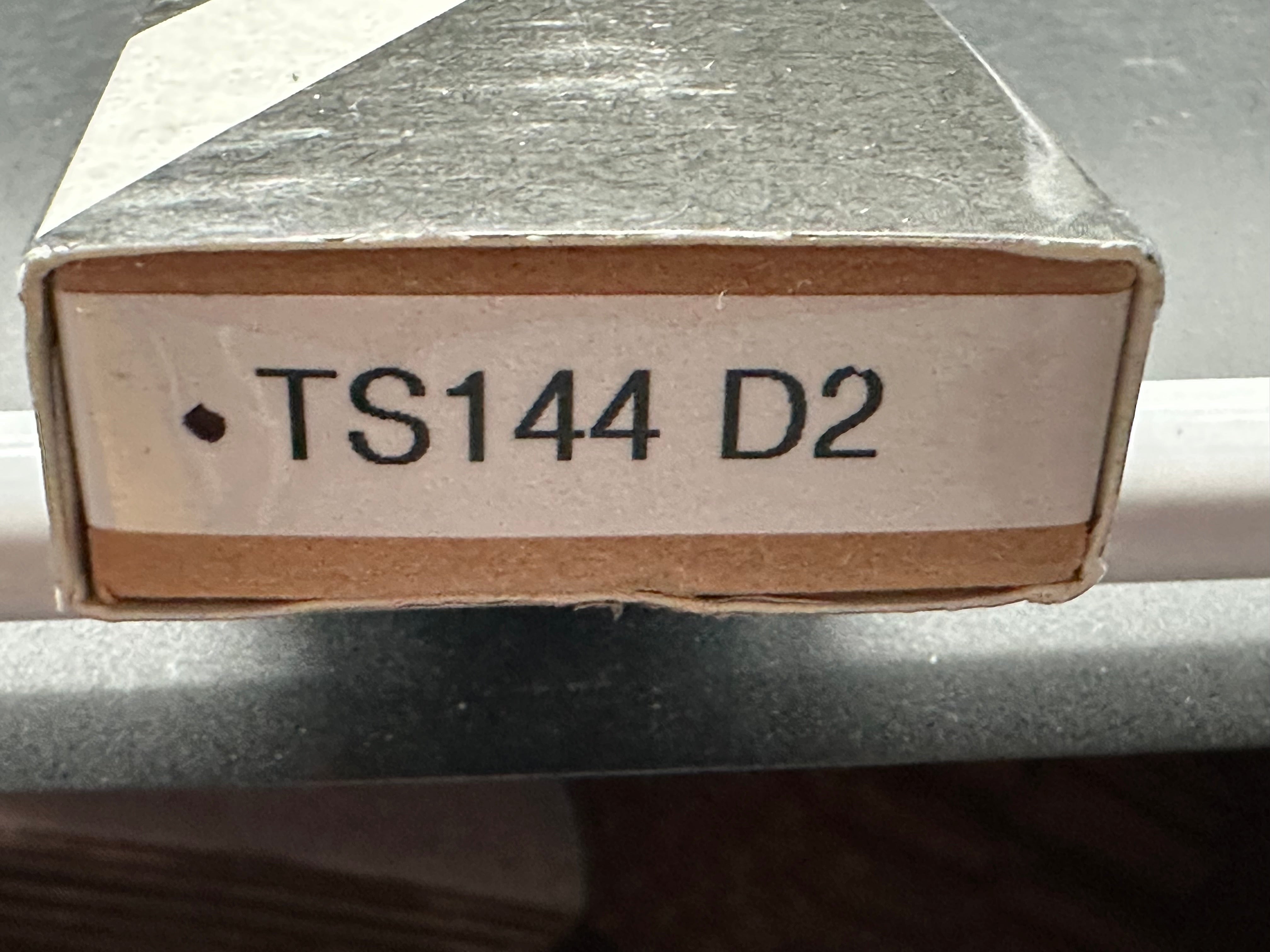 TWOSUN NIGHT MORNING FOLDING KNIFE TITANIUM HANDLE CLIP POINT BLADE D2 TS144-D2