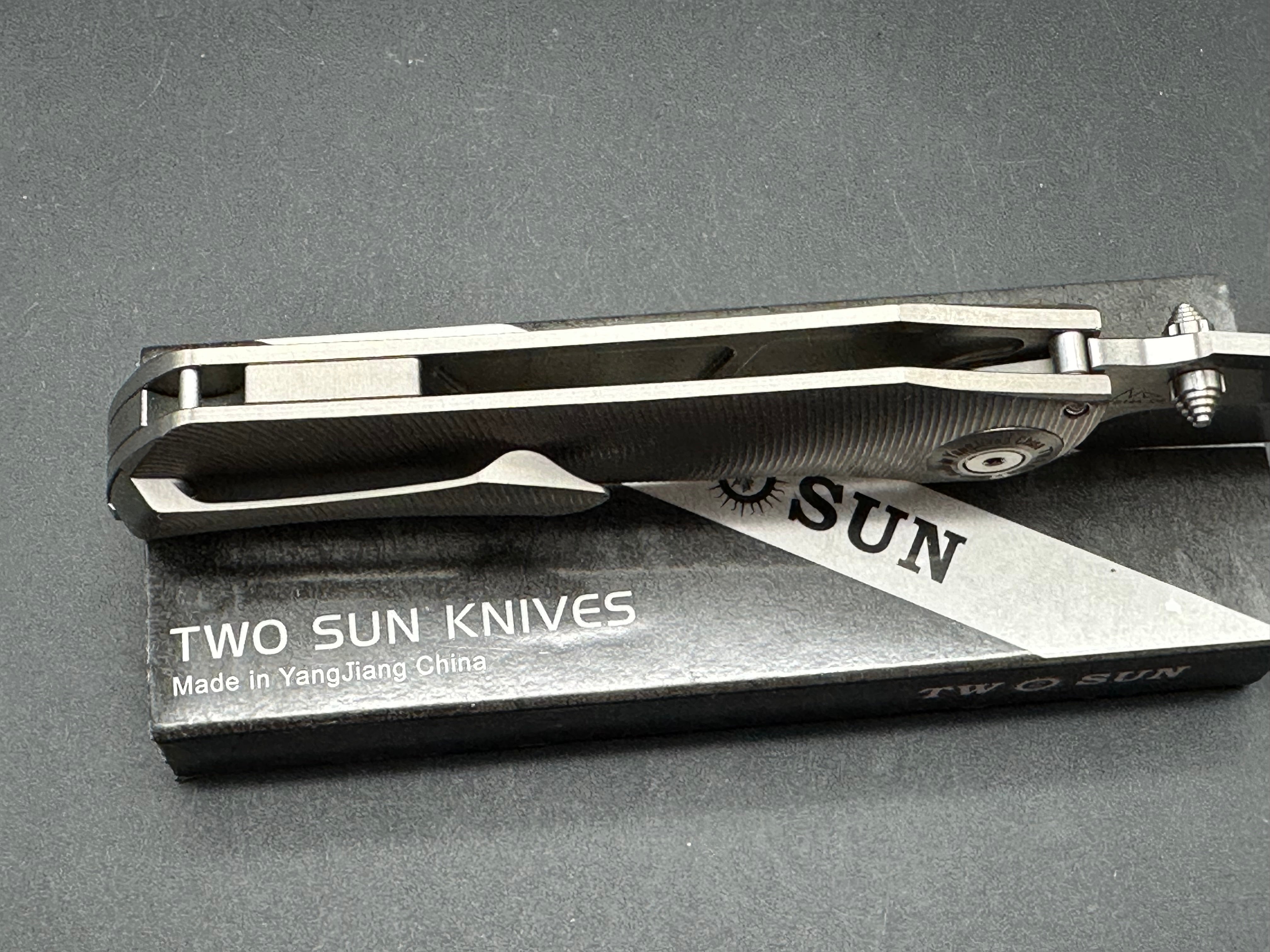 TWOSUN NIGHT MORNING FOLDING KNIFE TITANIUM HANDLE CLIP POINT BLADE D2 TS144-D2