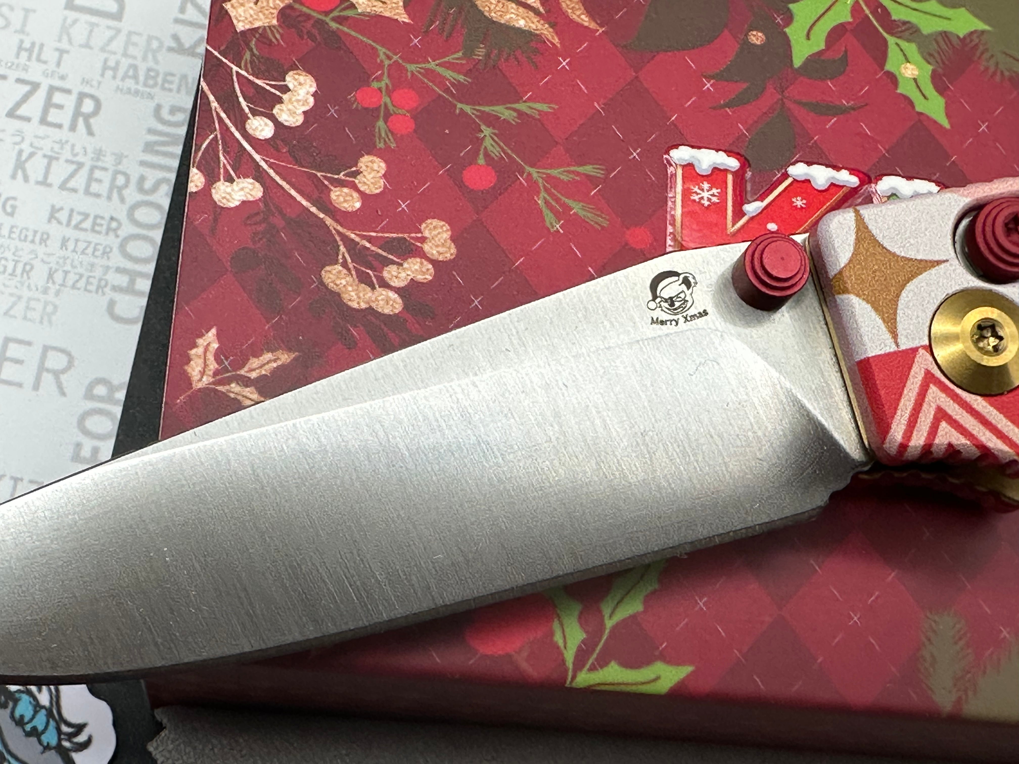 KIZER CHRISTMAS ORIGINAL 2 FOLDING KNIFE RED/WHITE PATTERN G10 HANDLE 14C28N DROP POINT PLAIN EDGE BLAST FINISH