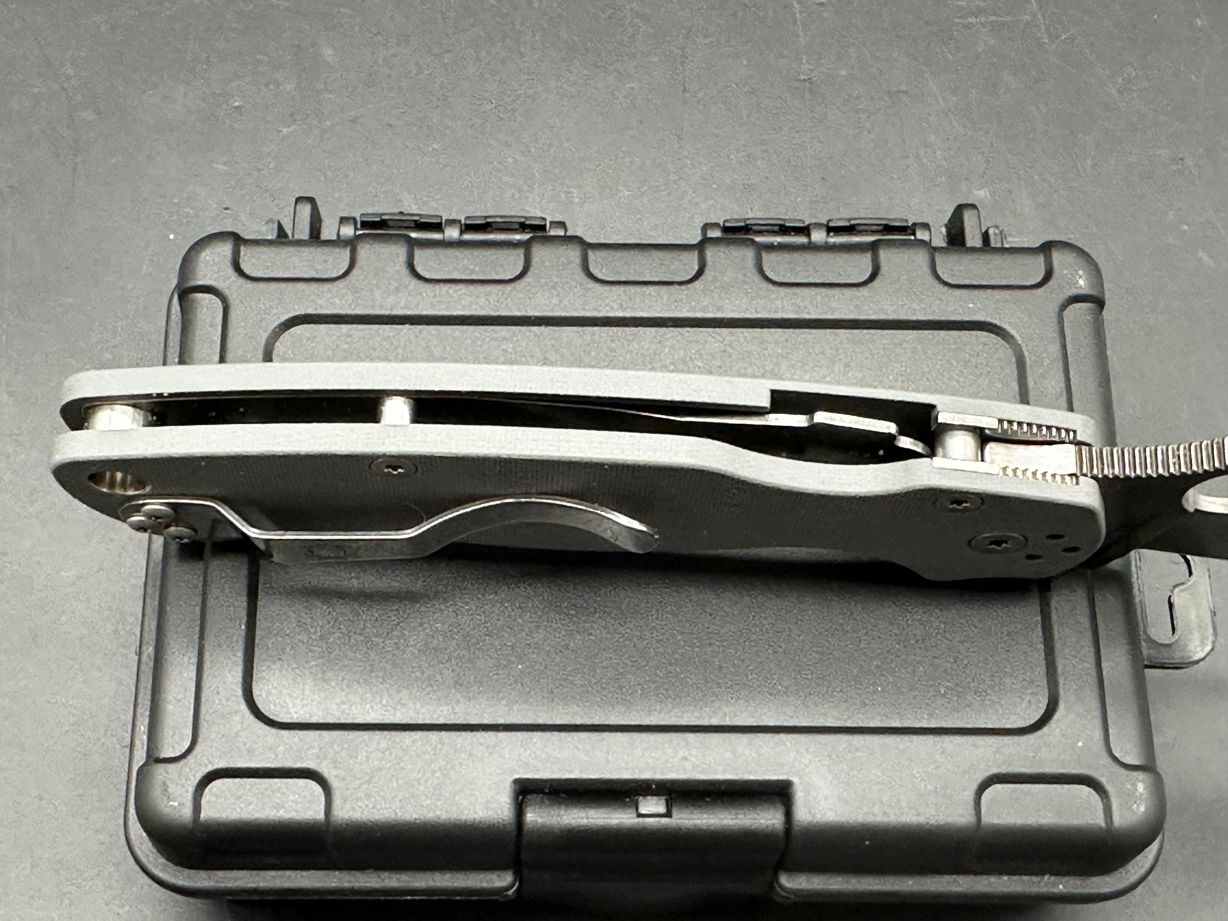 Spyderco Paramilitary 2 Knife Dark Gray G-10 (3.4" Stonewash Maxamet)