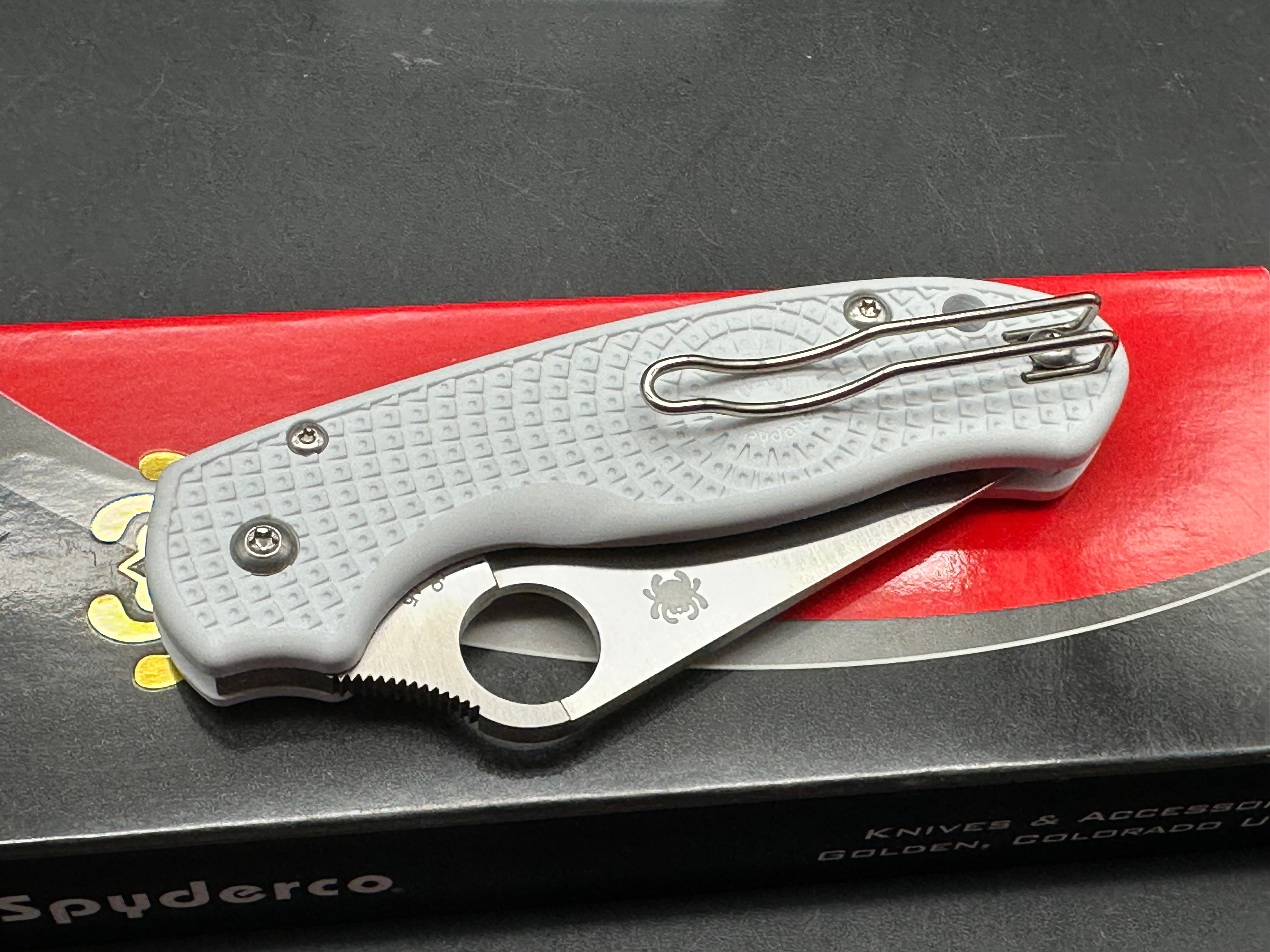 Spyderco Para 3 LW, New in Box, White FRN, Rex45