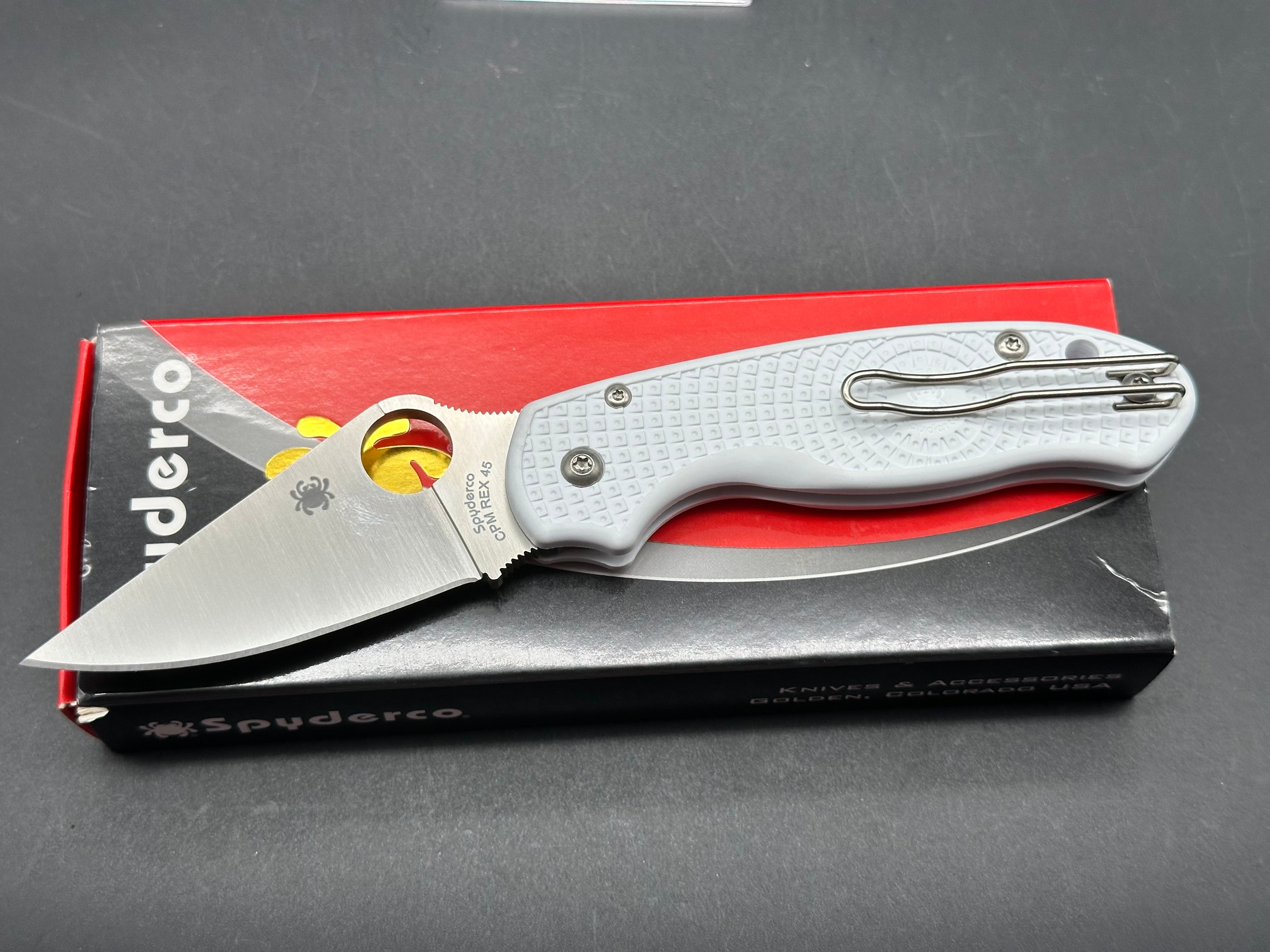Spyderco Para 3 LW, New in Box, White FRN, Rex45