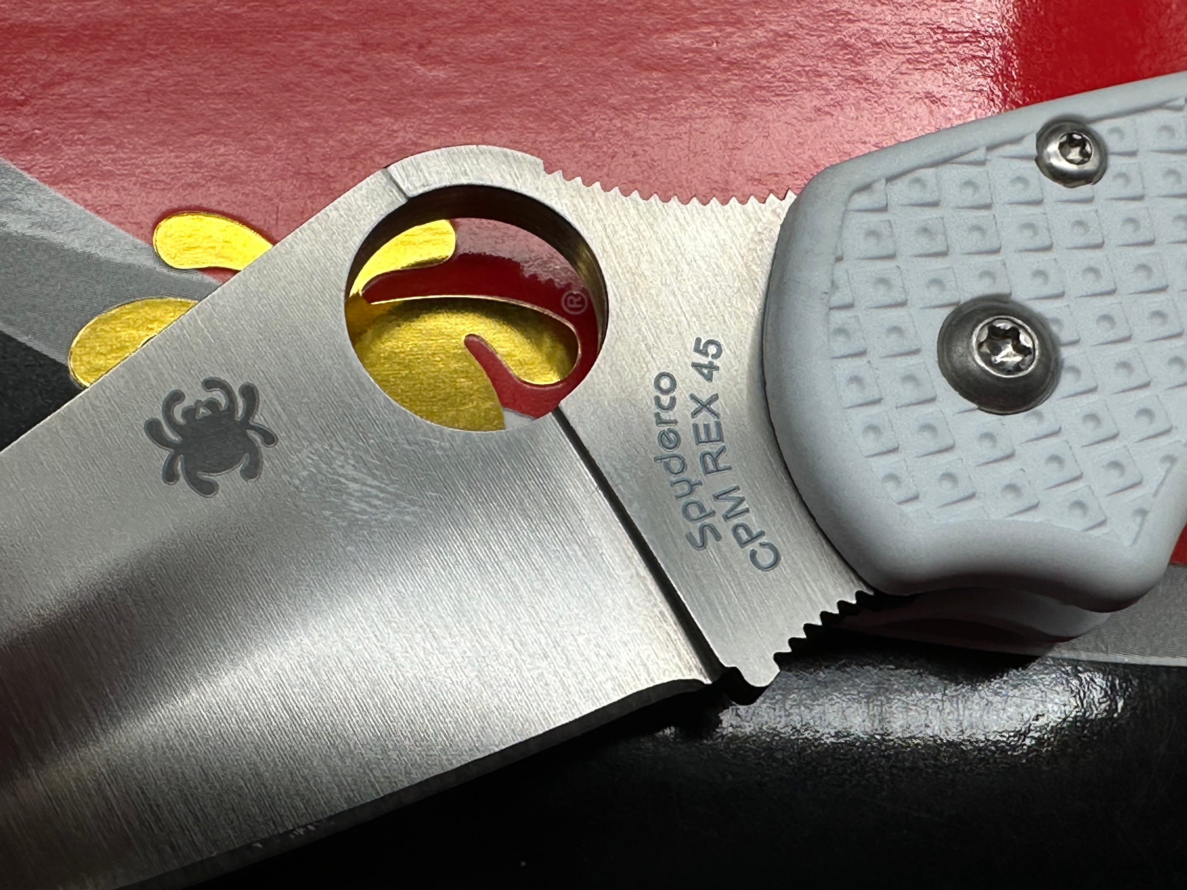 Spyderco Para 3 LW, New in Box, White FRN, Rex45