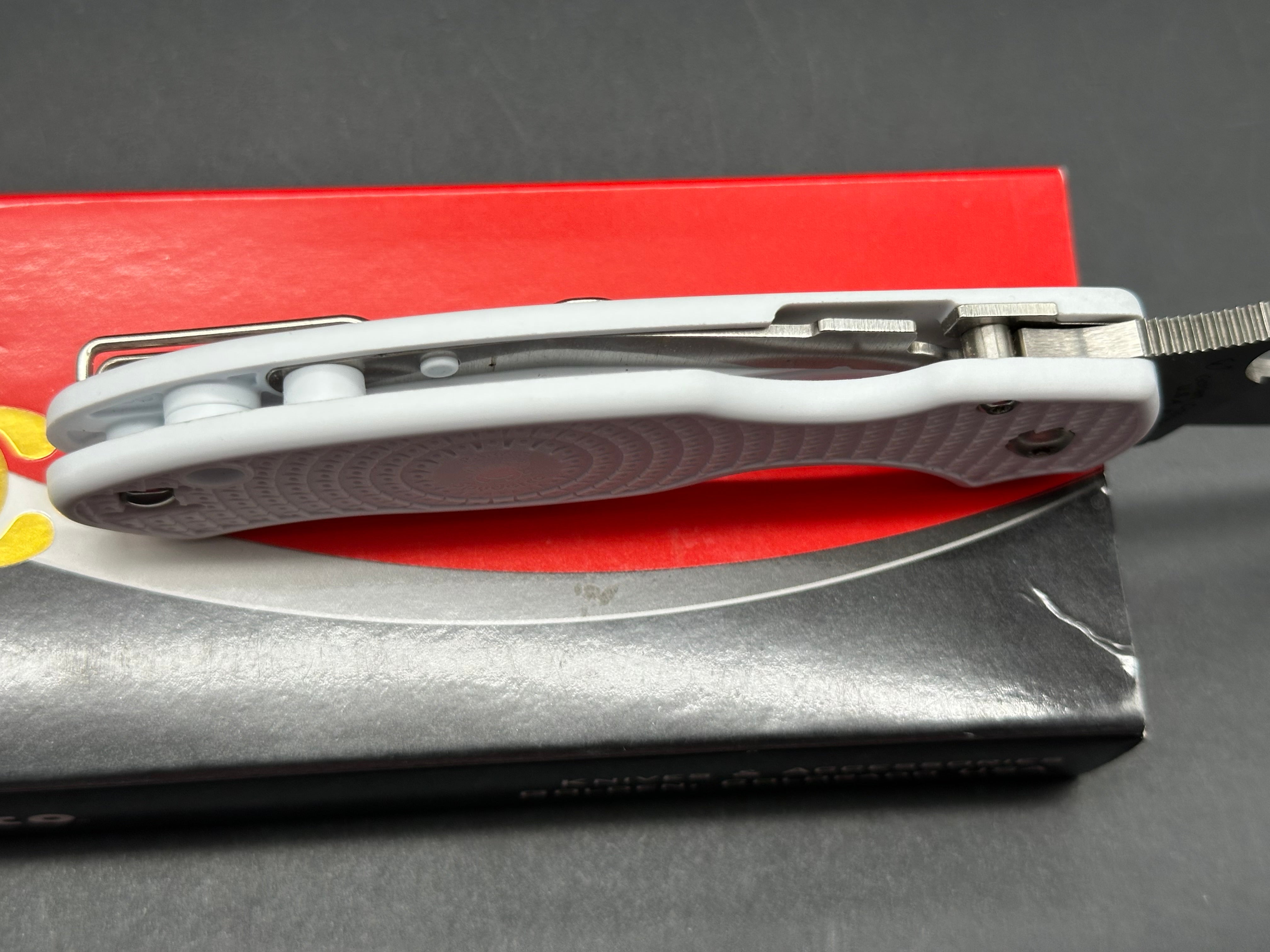 Spyderco Para 3 LW, New in Box, White FRN, Rex45