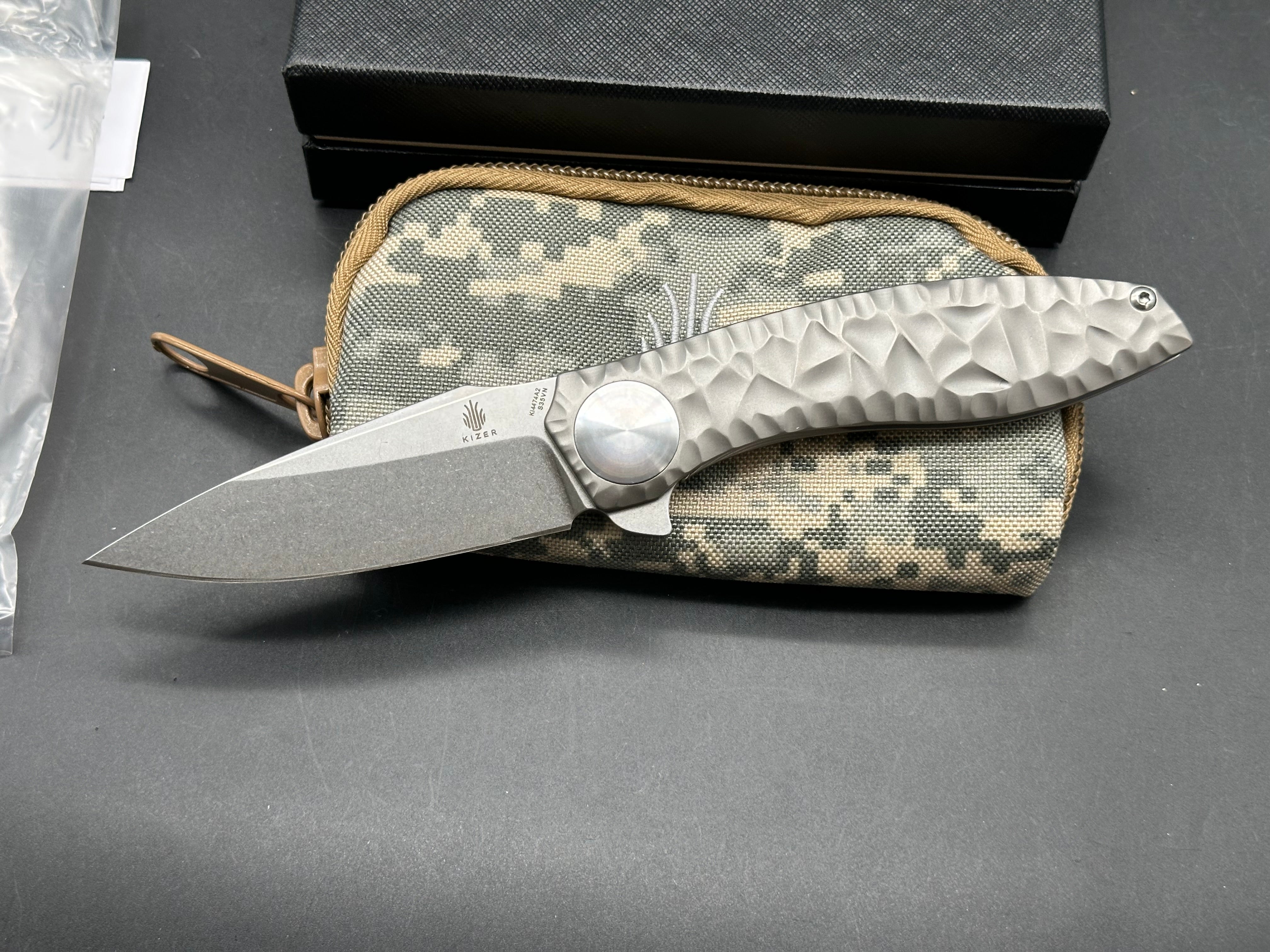 Kizer S.L.T.: John Gray design. 3.5 inch, hollow grind CPM-S35V blade. Frame lock. Titanium handle