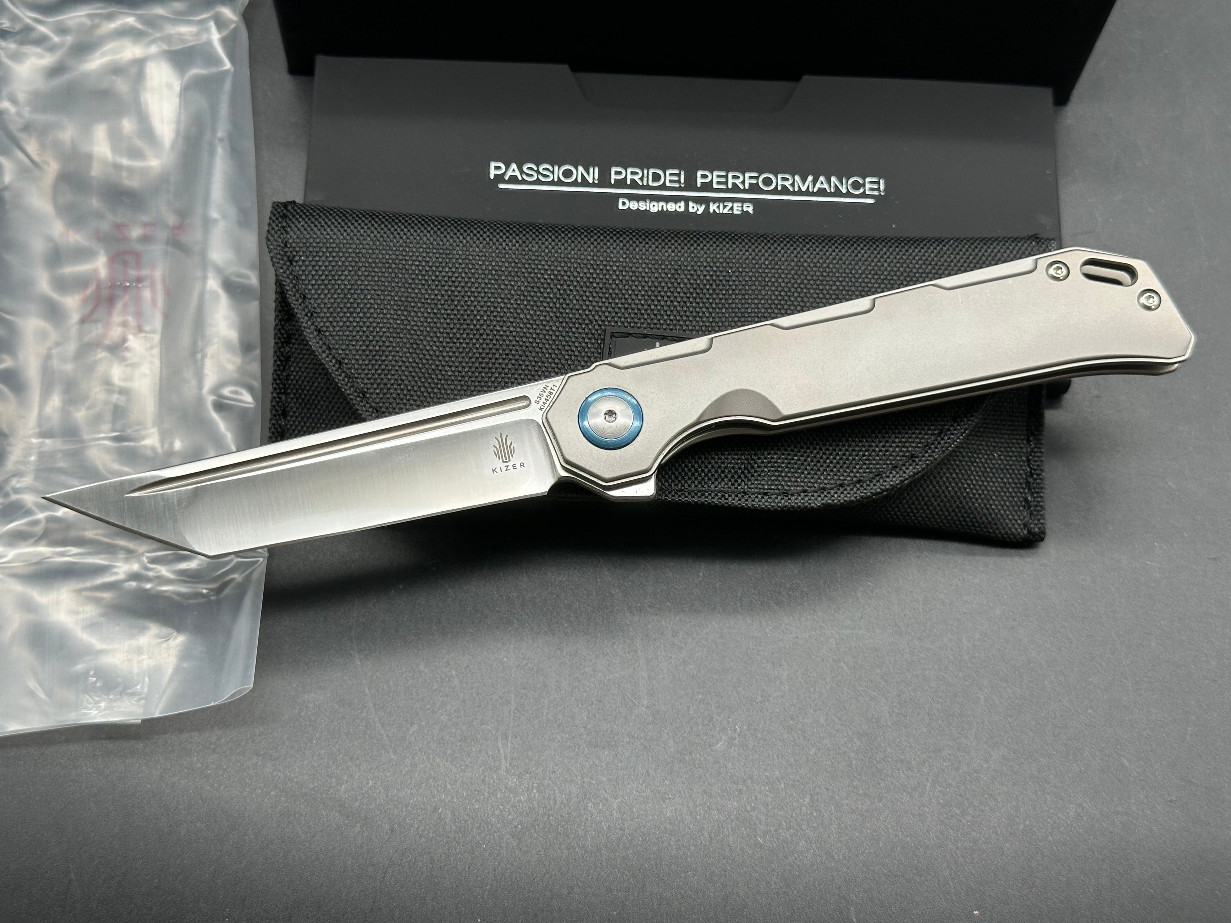 Kizer Begleiter: Azo design. 3.5 inch hollow grind CPM-S35V tanto blade. Titanium handle with anodized blue pivot