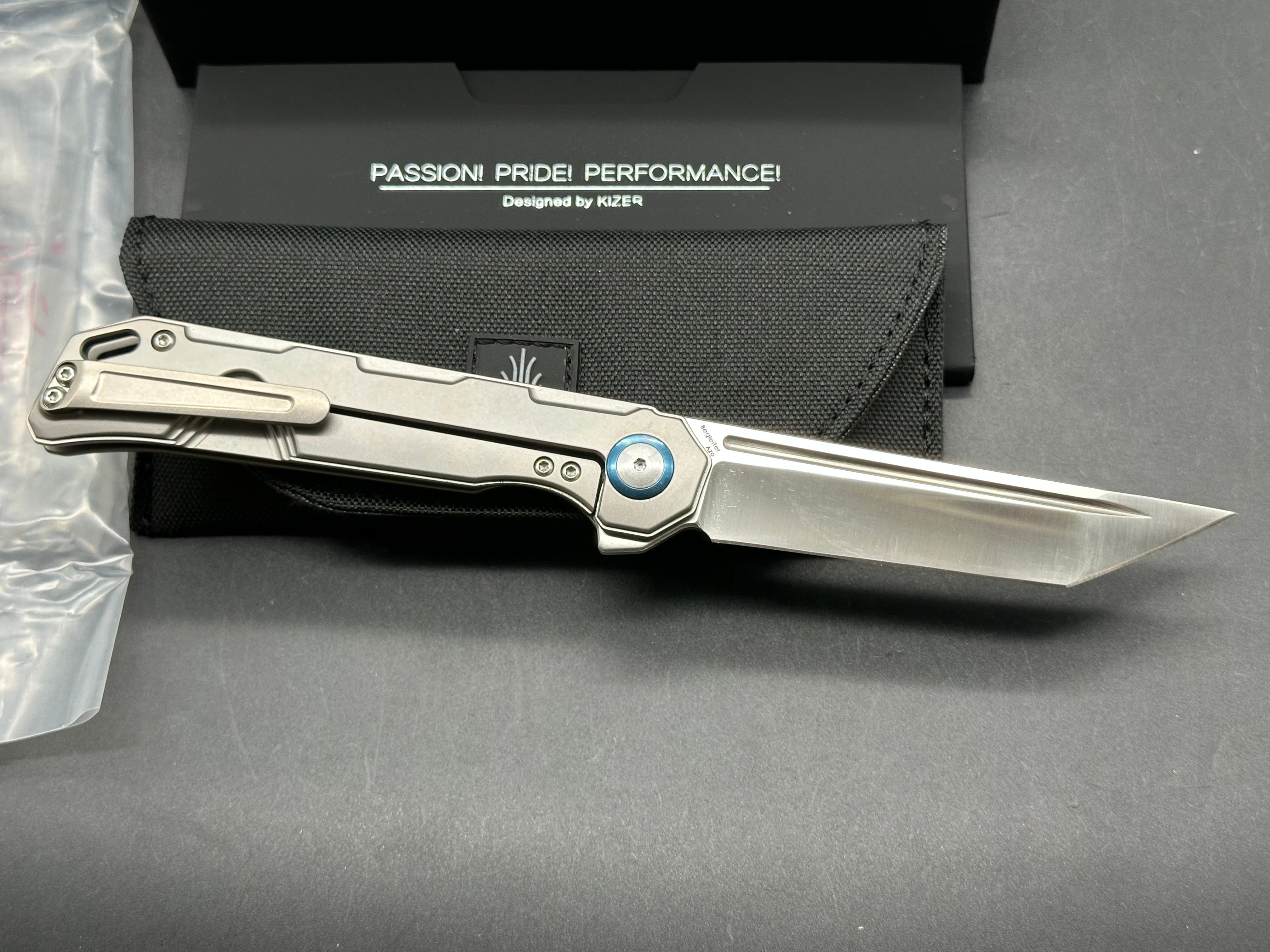 Kizer Begleiter: Azo design. 3.5 inch hollow grind CPM-S35V tanto blade. Titanium handle with anodized blue pivot
