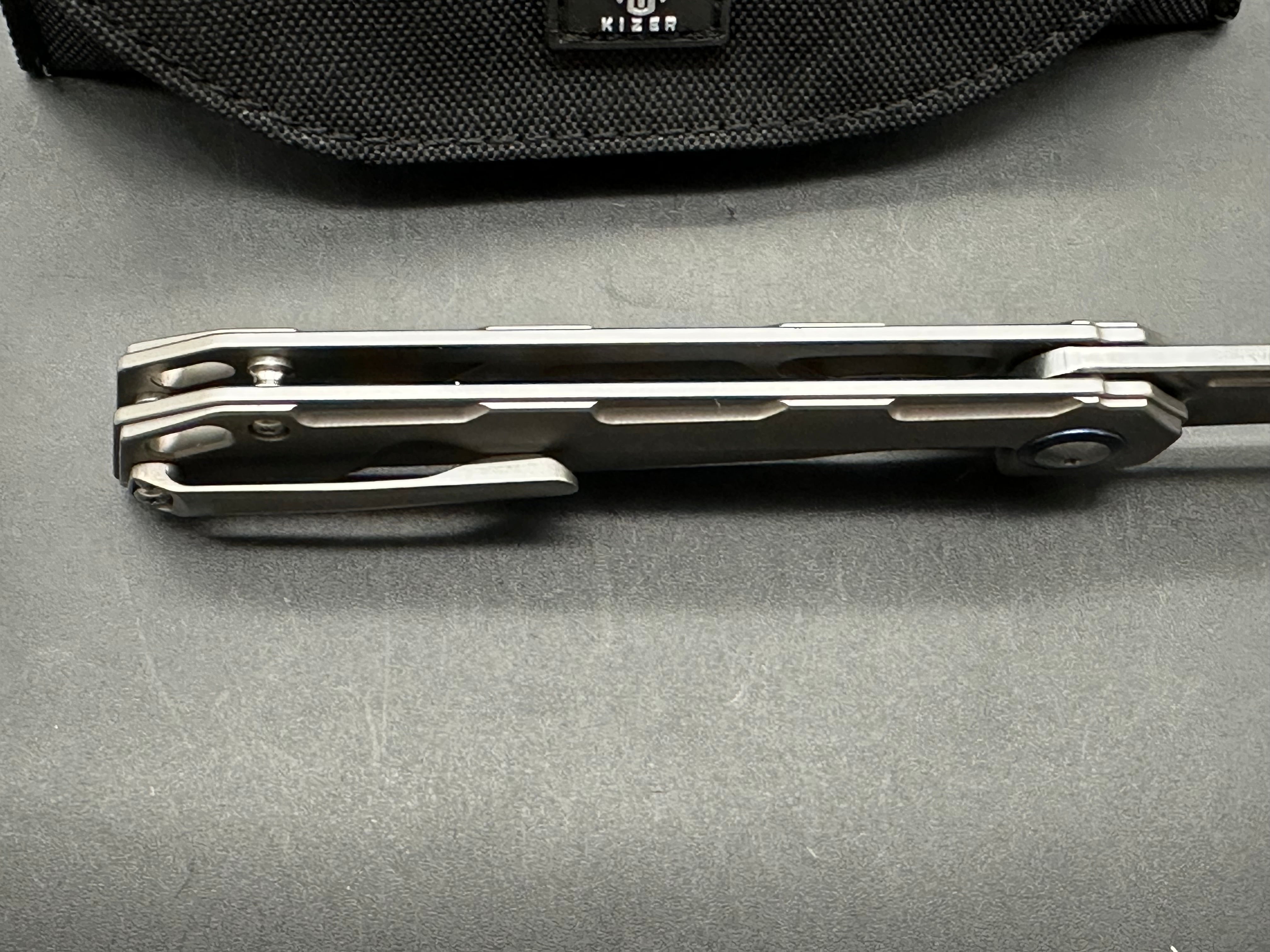 Kizer Begleiter: Azo design. 3.5 inch hollow grind CPM-S35V tanto blade. Titanium handle with anodized blue pivot