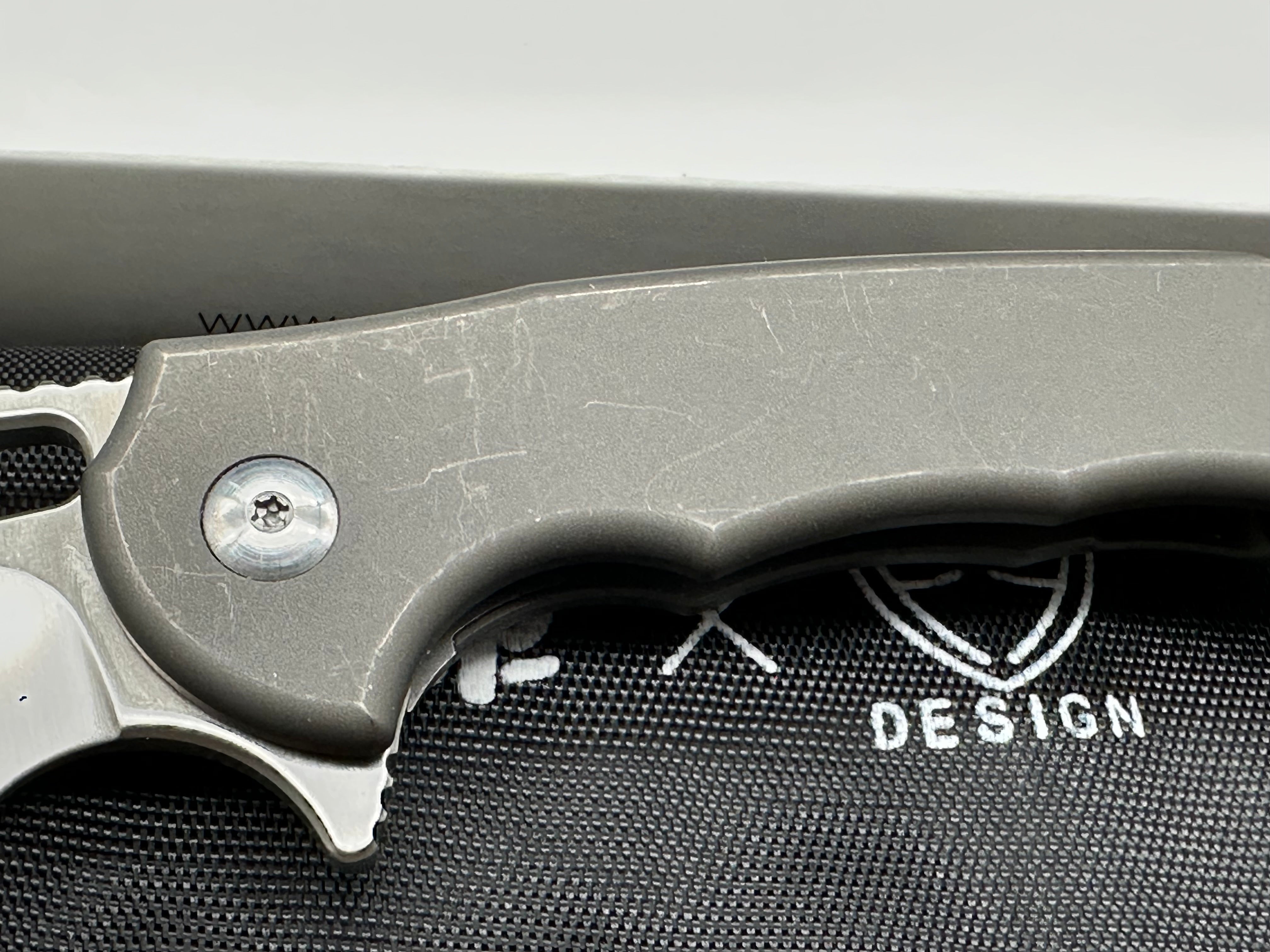 Massdrop Ferrum Forge Falcon: 2.875 inch satin finished S35VN blade Bead blasted titanium frame. Titanium clip
