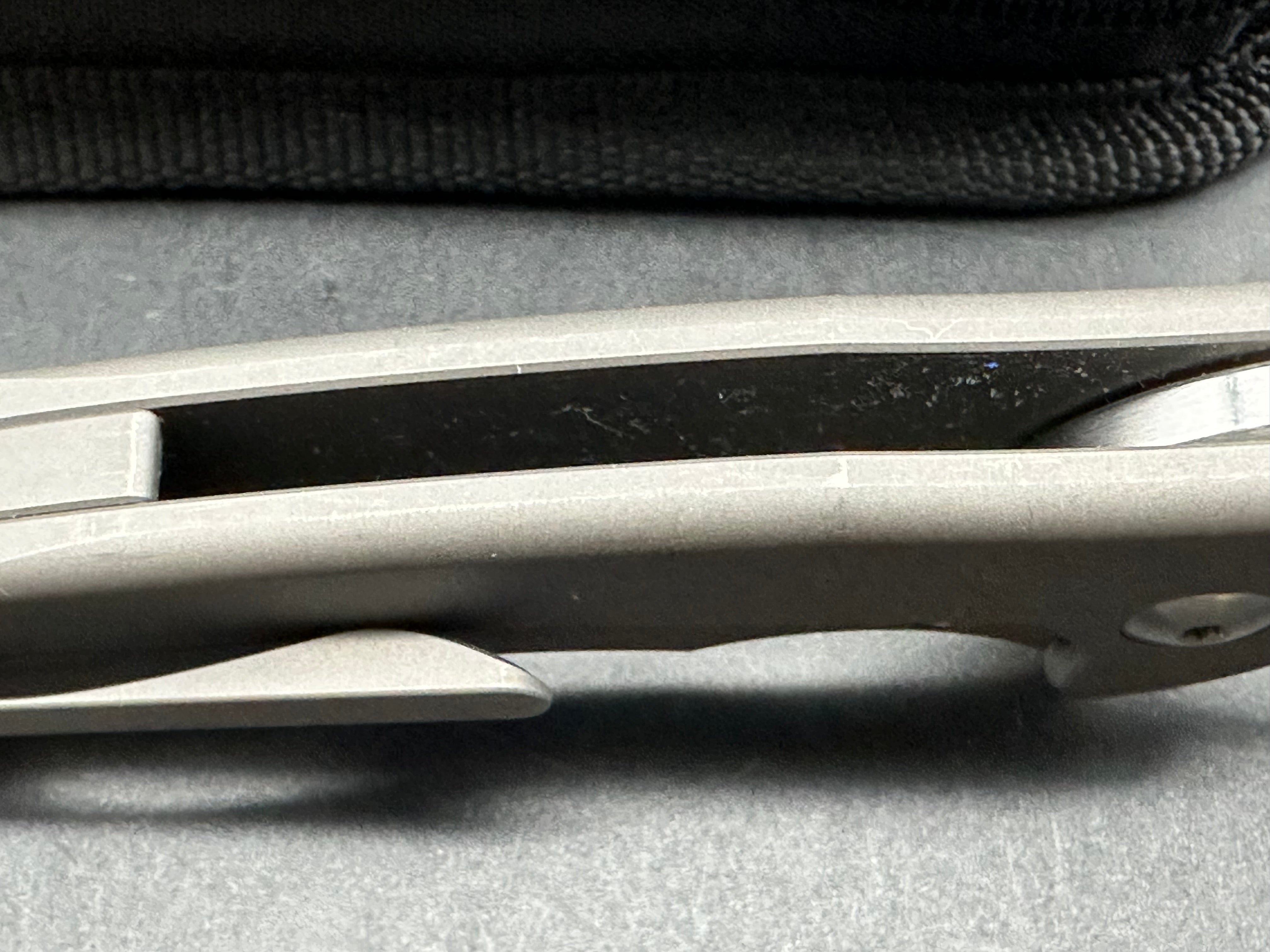 Massdrop Ferrum Forge Falcon: 2.875 inch satin finished S35VN blade Bead blasted titanium frame. Titanium clip
