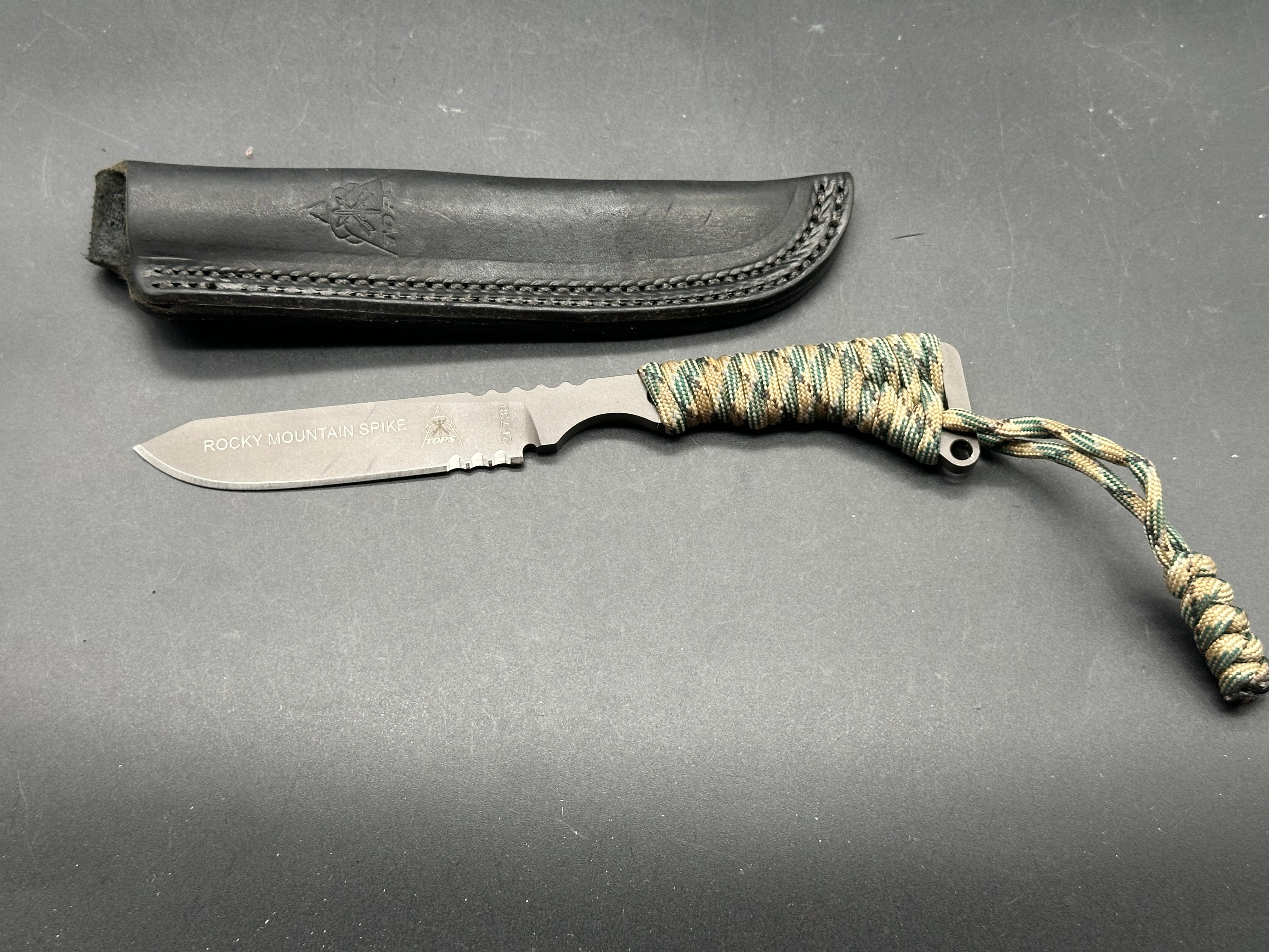 Tops Rocky Mountain Spike Paracord wrapped handle, 1095, leather sheath