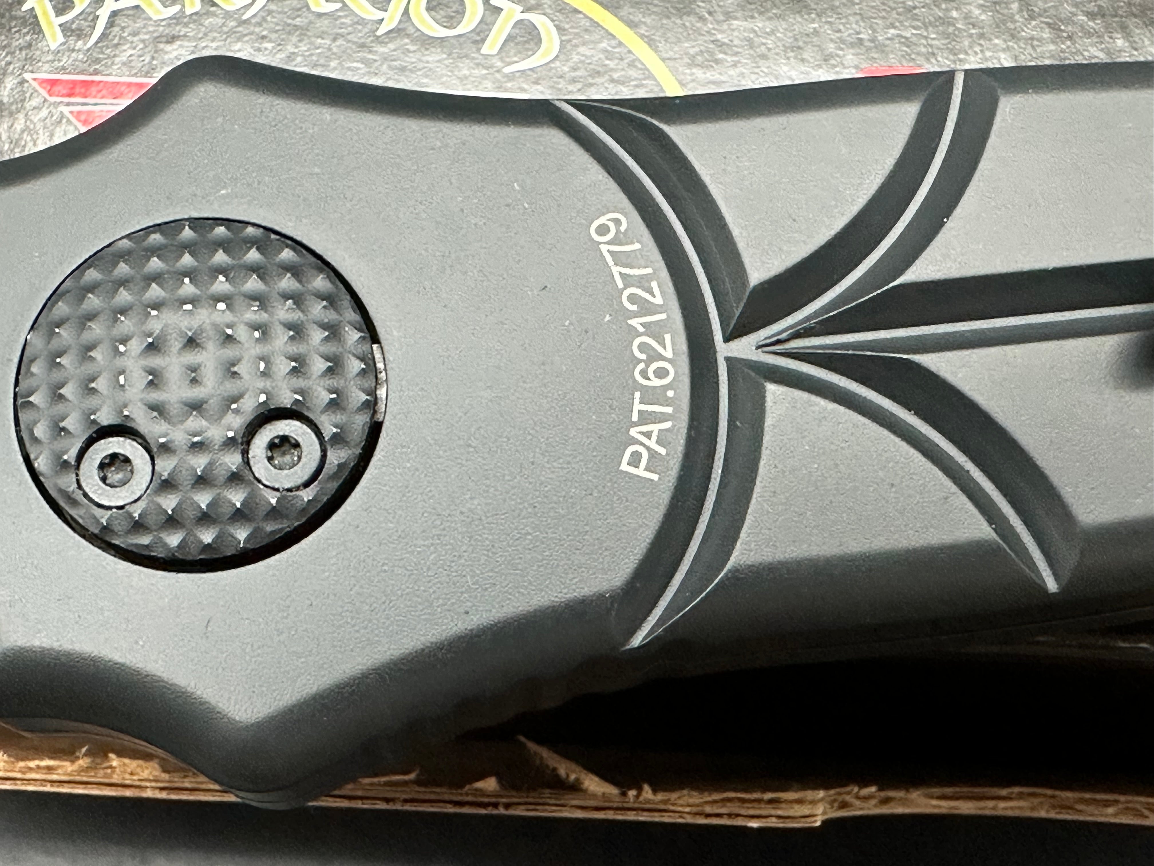 Paragon Warlock: 3.875 inch CPM-S30V blade with double edge. Double pus button split handle opener