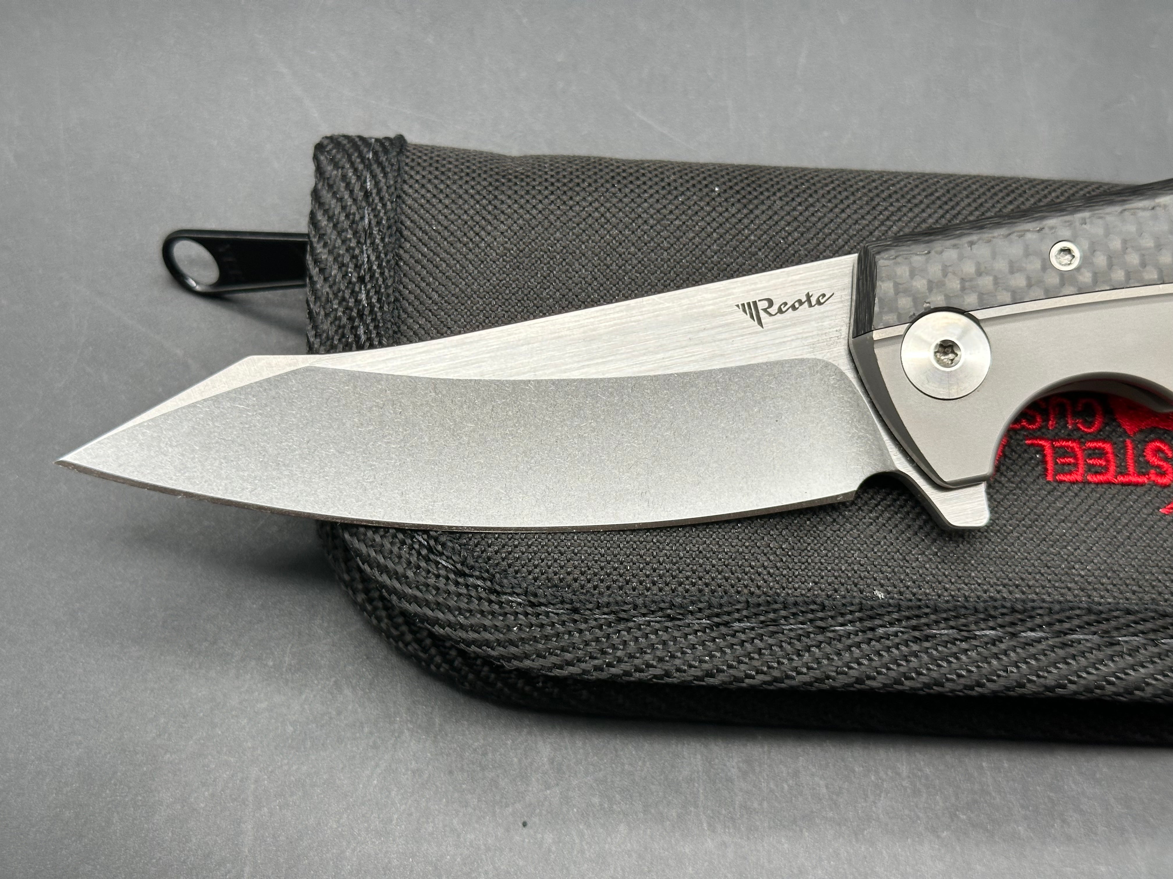 Reate K1: 3.875 inch RWL-34 blade. Steel overtravel stop. Titanium and carbon fiber handle