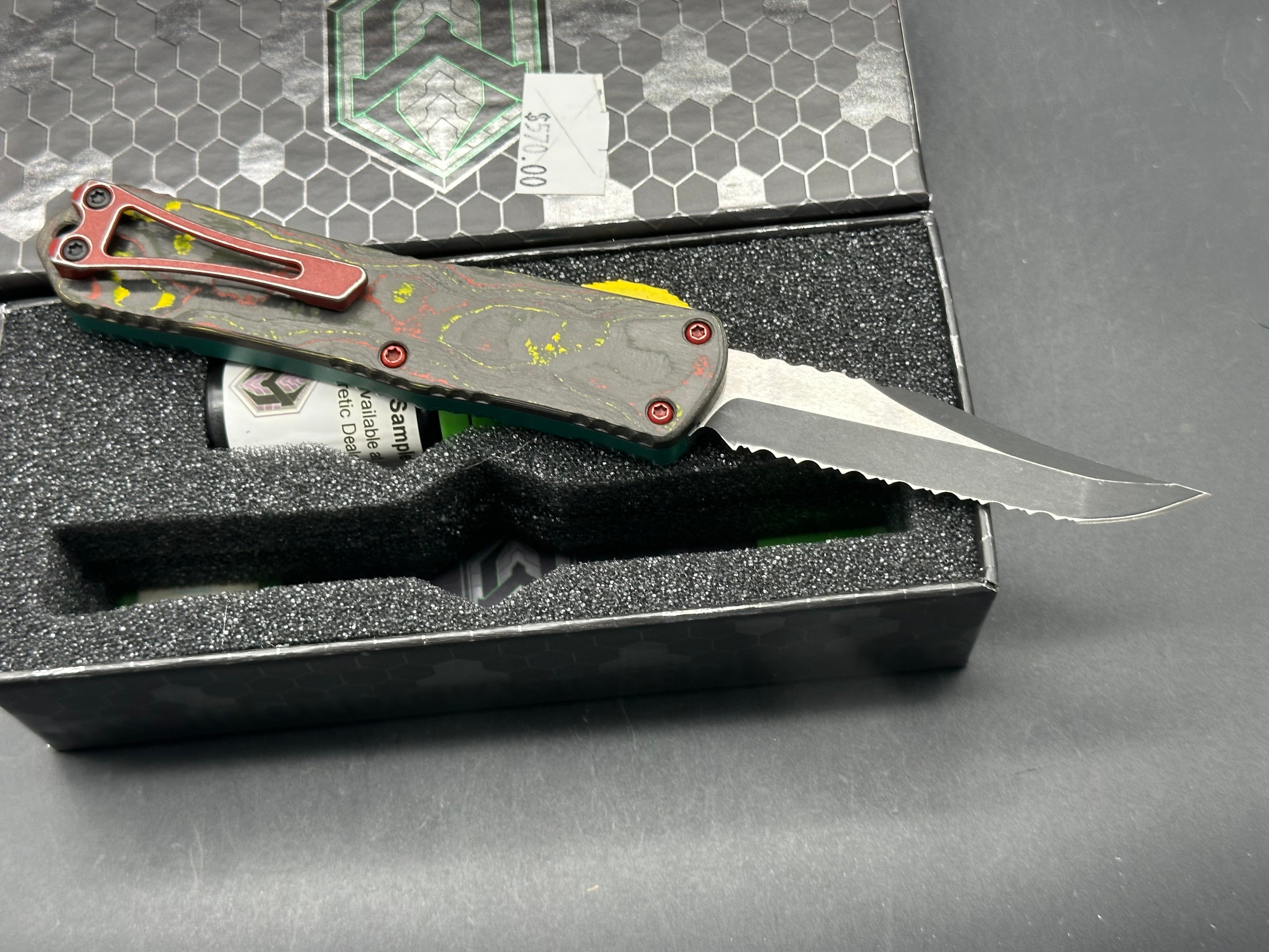 Heretic Manticore E Double Edge two-tone black full serrated Bounty Hunter