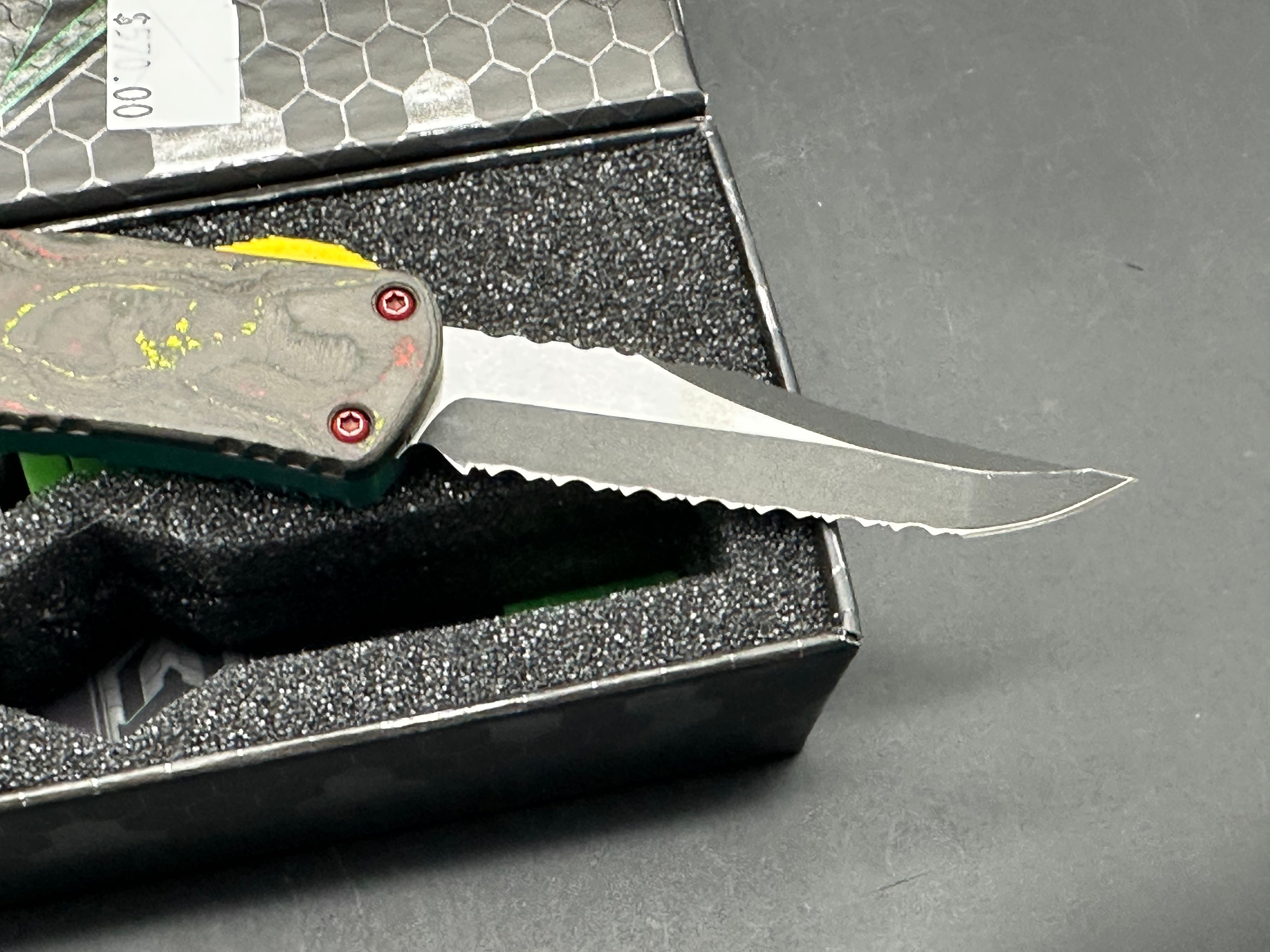 Heretic Manticore E Double Edge two-tone black full serrated Bounty Hunter