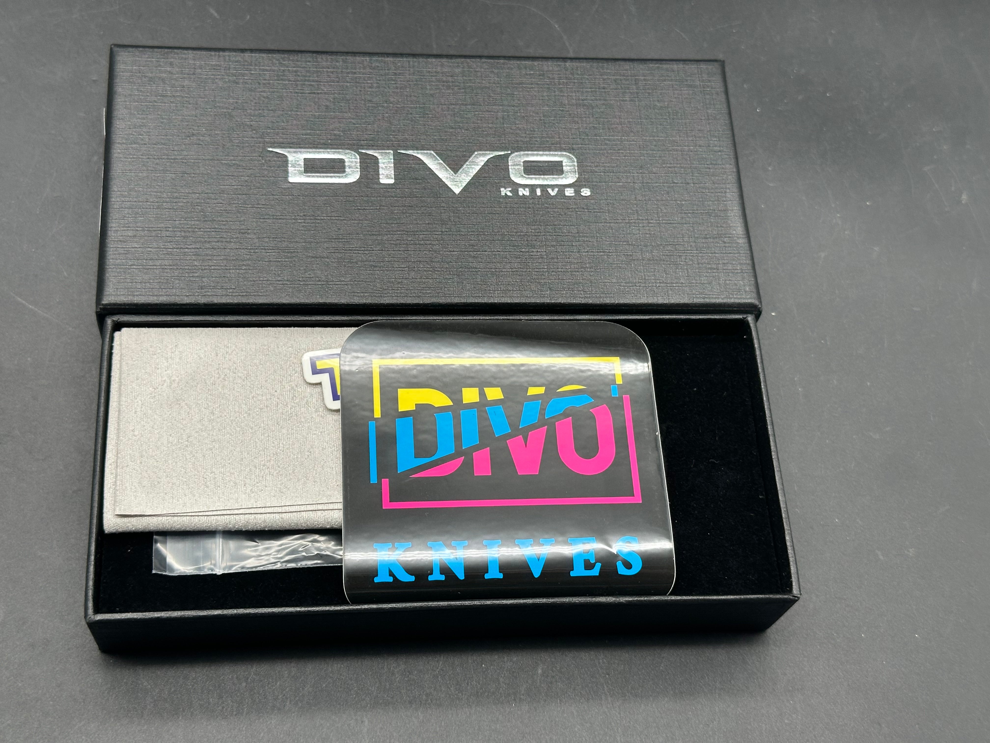 Divo Fireball Camo carbon scales w/S90V blade