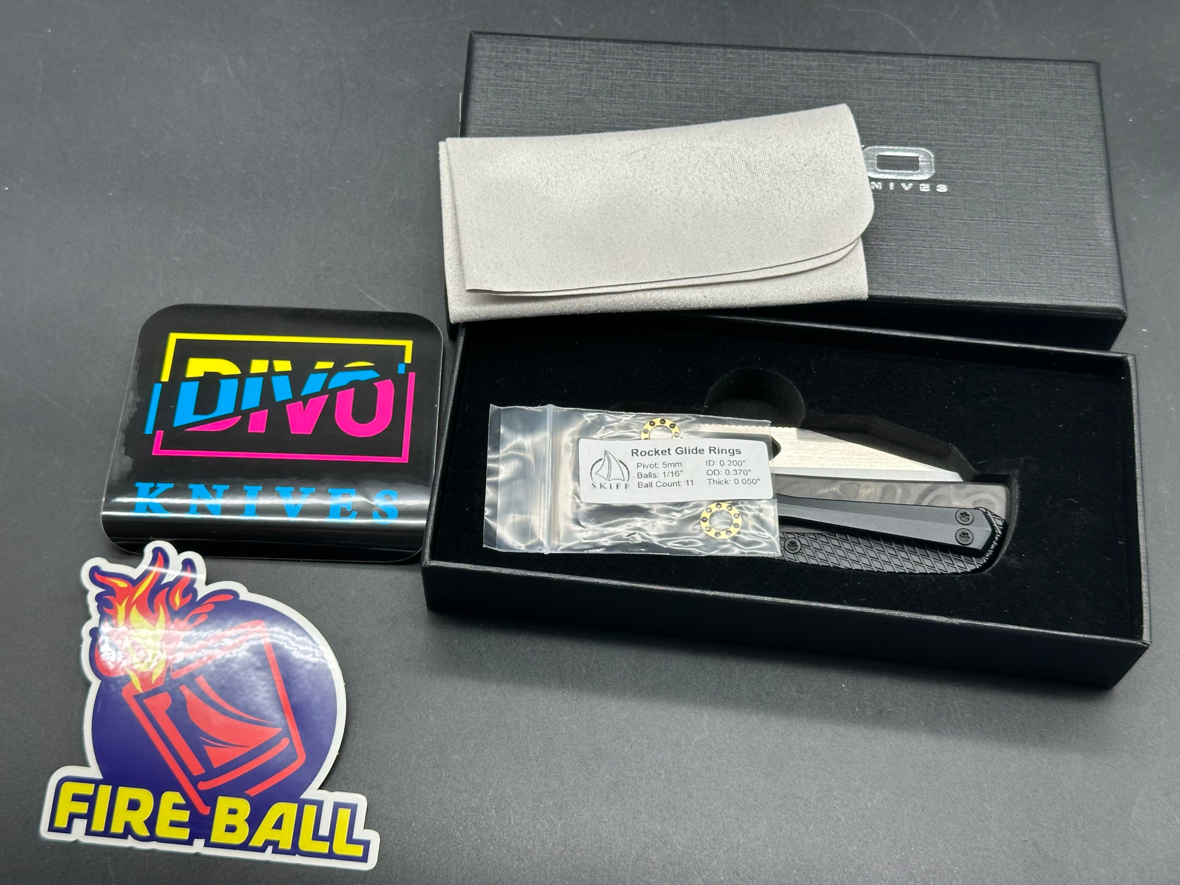 Divo Fireball Camo carbon scales w/S90V blade