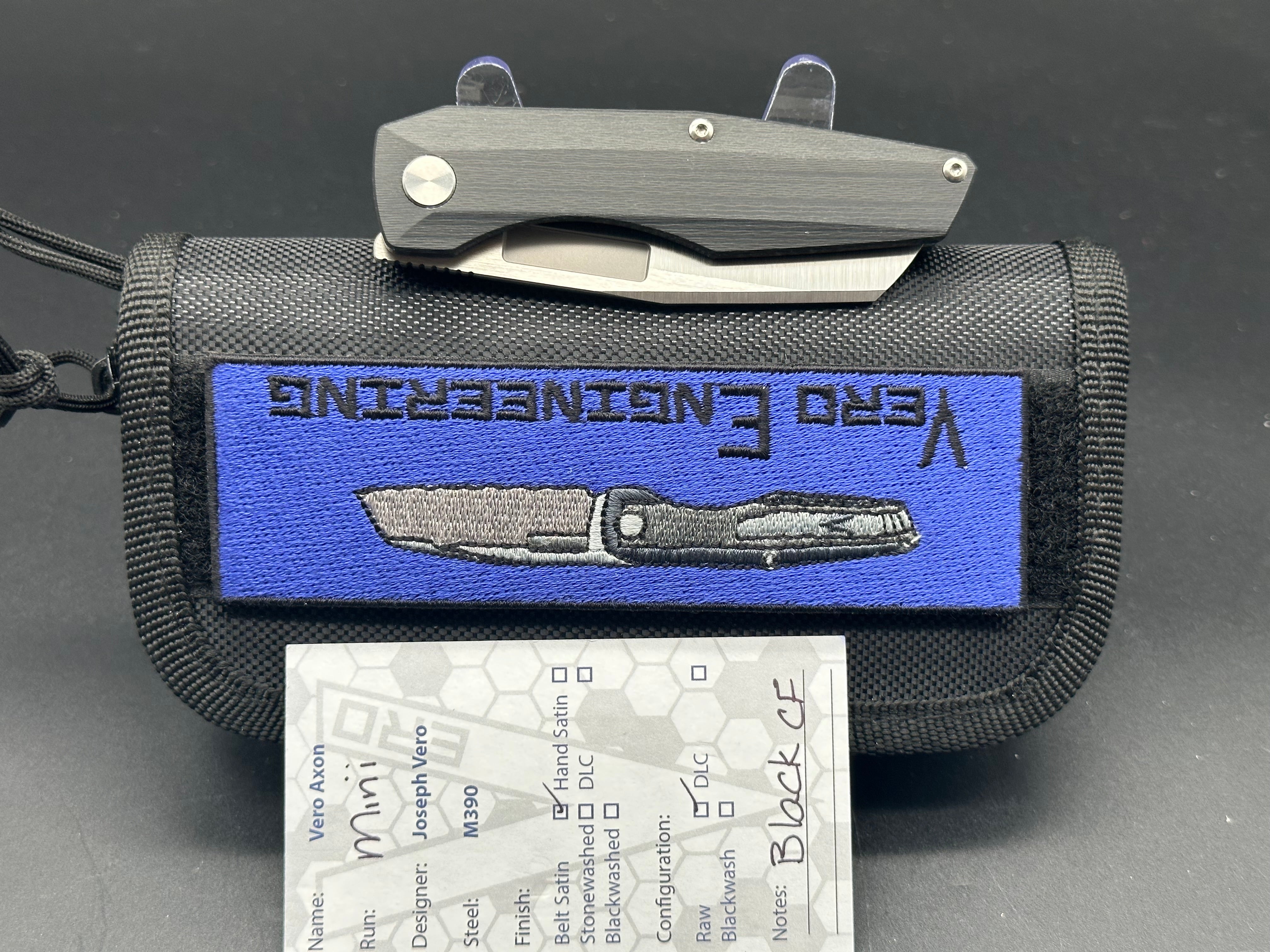 Vero Axon Liner Lock Mini, End Cut Black Carbon Fiber and Belt Satin