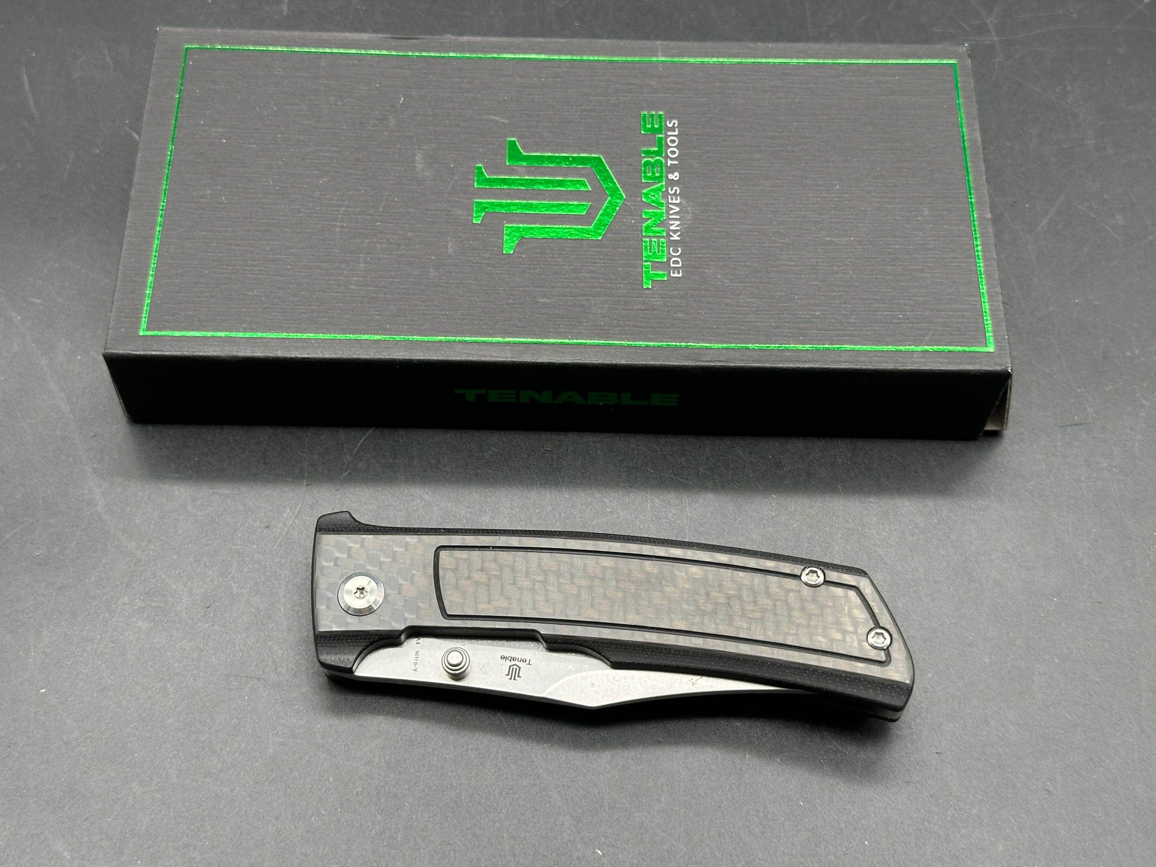 TENABLE BISON FOLDING KNIFE BLACK TWILL CARBON FIBER/G10 HANDLE NITRO-V CLIP POINT PLAIN EDGE STONEWASH FINISH