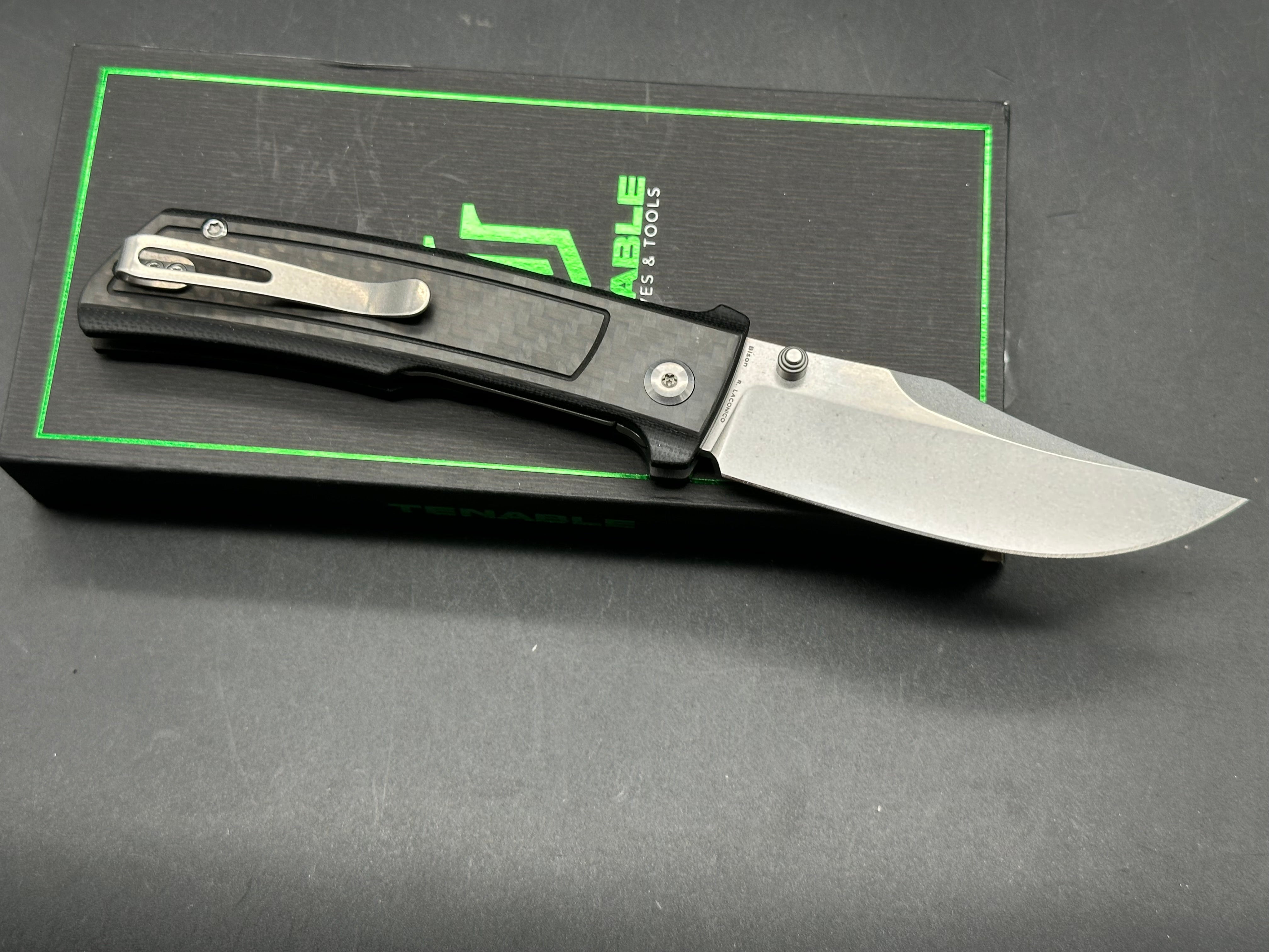 TENABLE BISON FOLDING KNIFE BLACK TWILL CARBON FIBER/G10 HANDLE NITRO-V CLIP POINT PLAIN EDGE STONEWASH FINISH