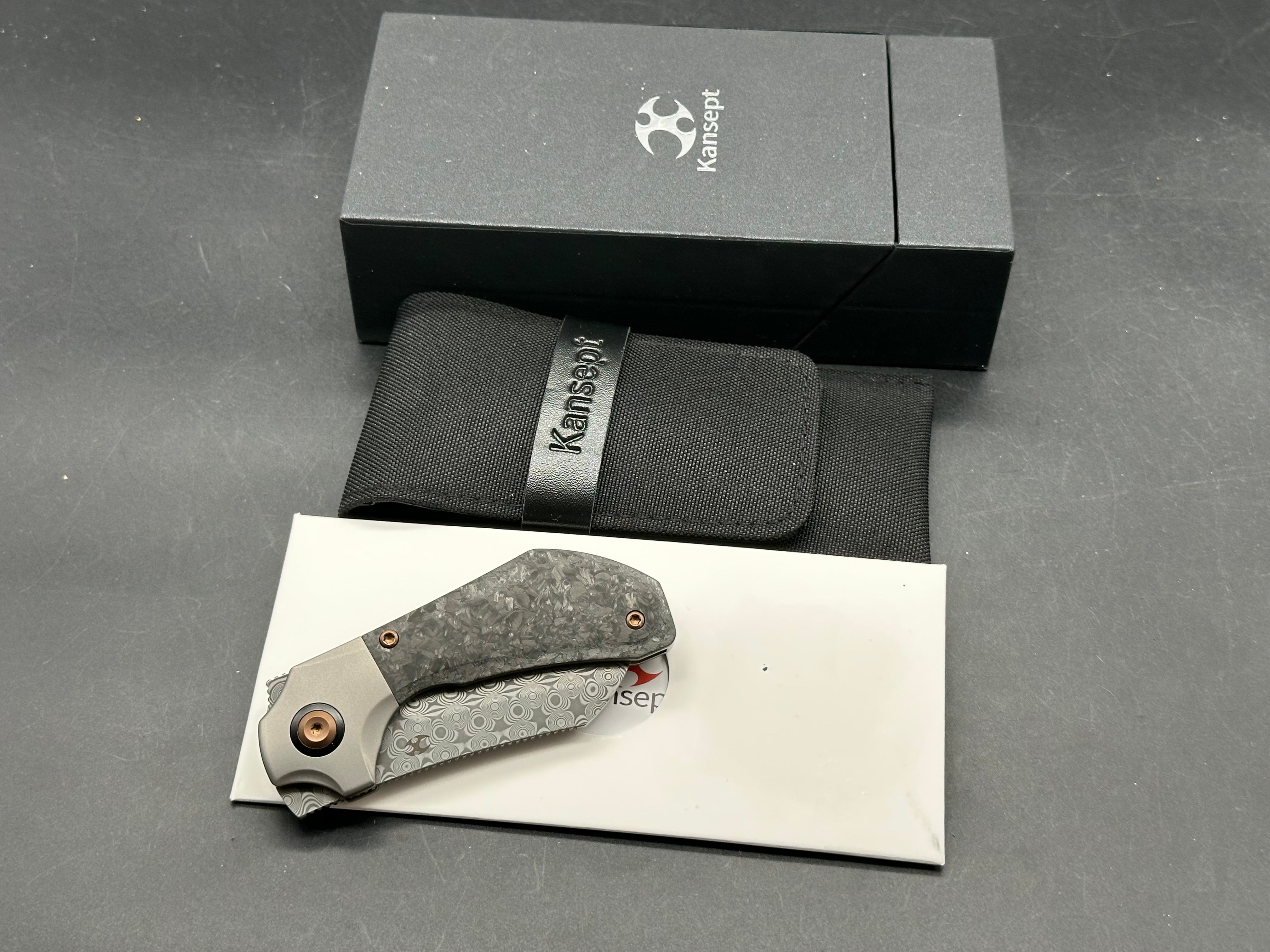 KANSEPT PLUTO FOLDING KNIFE STONEWASH TITANIUM/SHRED CARBON FIBER HANDLE DAMASCUS DROP POINT PLAIN EDGE