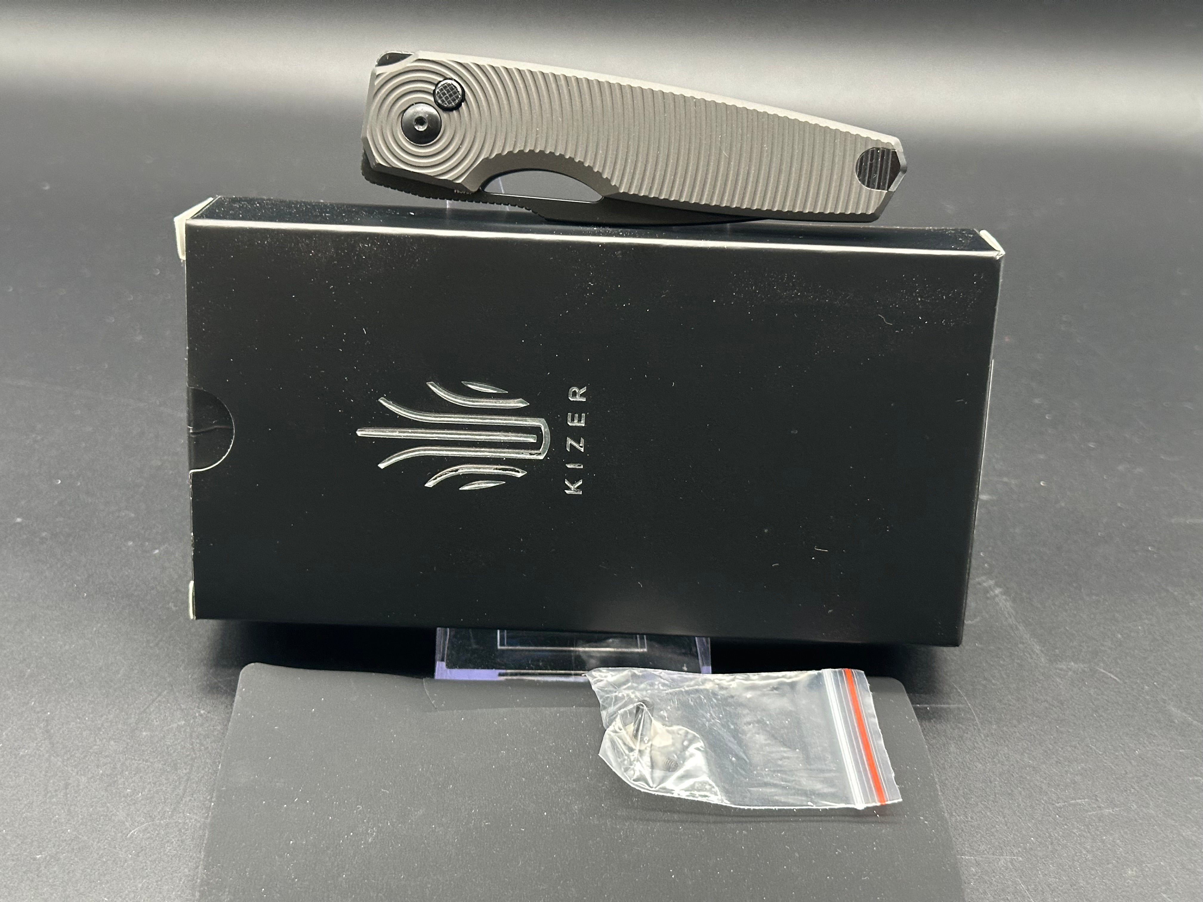 KIZER DOGFISH BUTTON LOCK FOLDING KNIFE BLACK ALUMINUM HANDLE 154CM DROP POINT PLAIN BLACK BLADE V3640C1