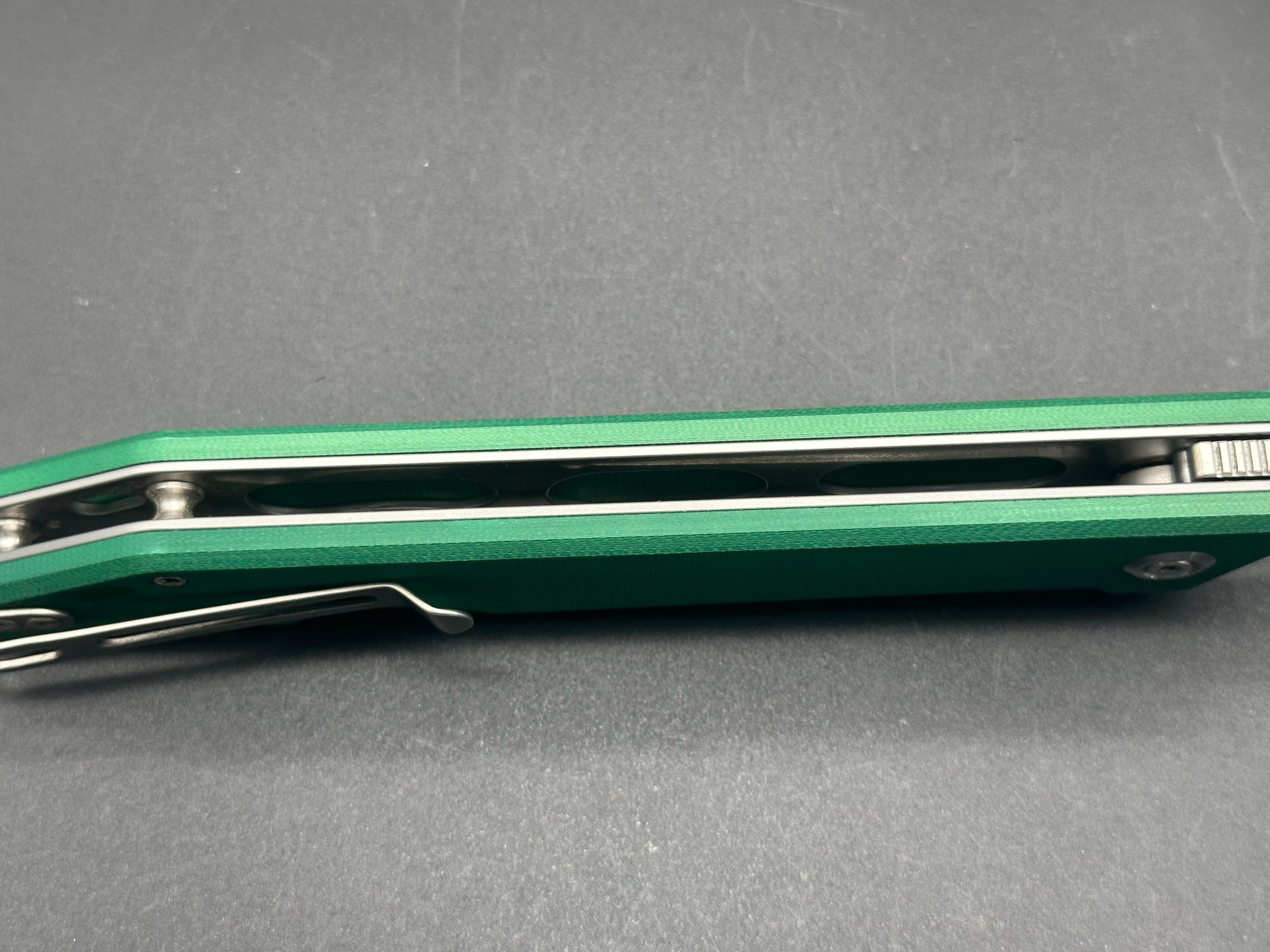 Kubey KU253G Cheetah dyed green G10 scales W/AUS10 blade