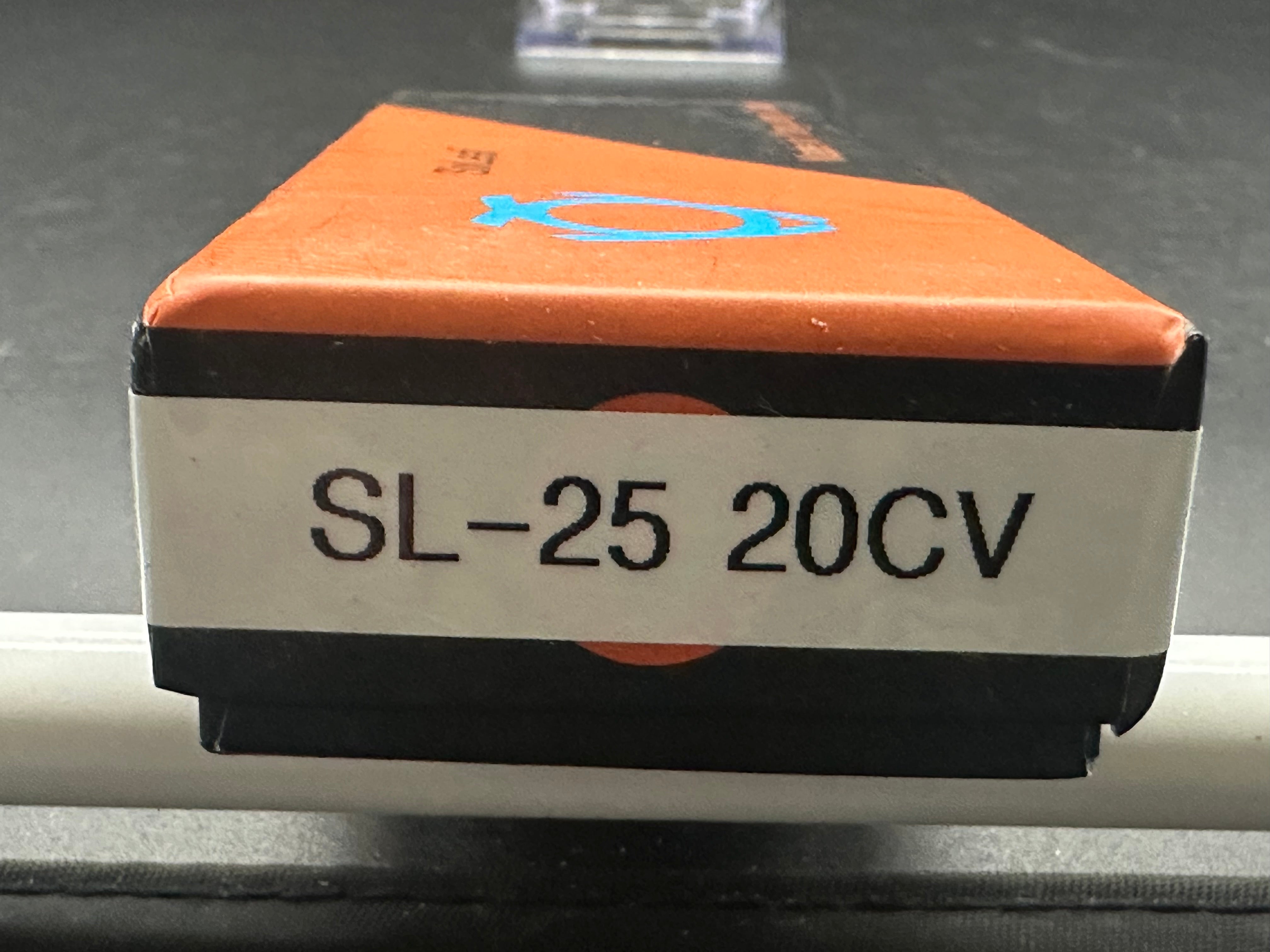 SIXLEAF FOLDING KNIFE YELLOW ULTEM HANDLE 20CV PLAIN EDGE SL-25-PEI