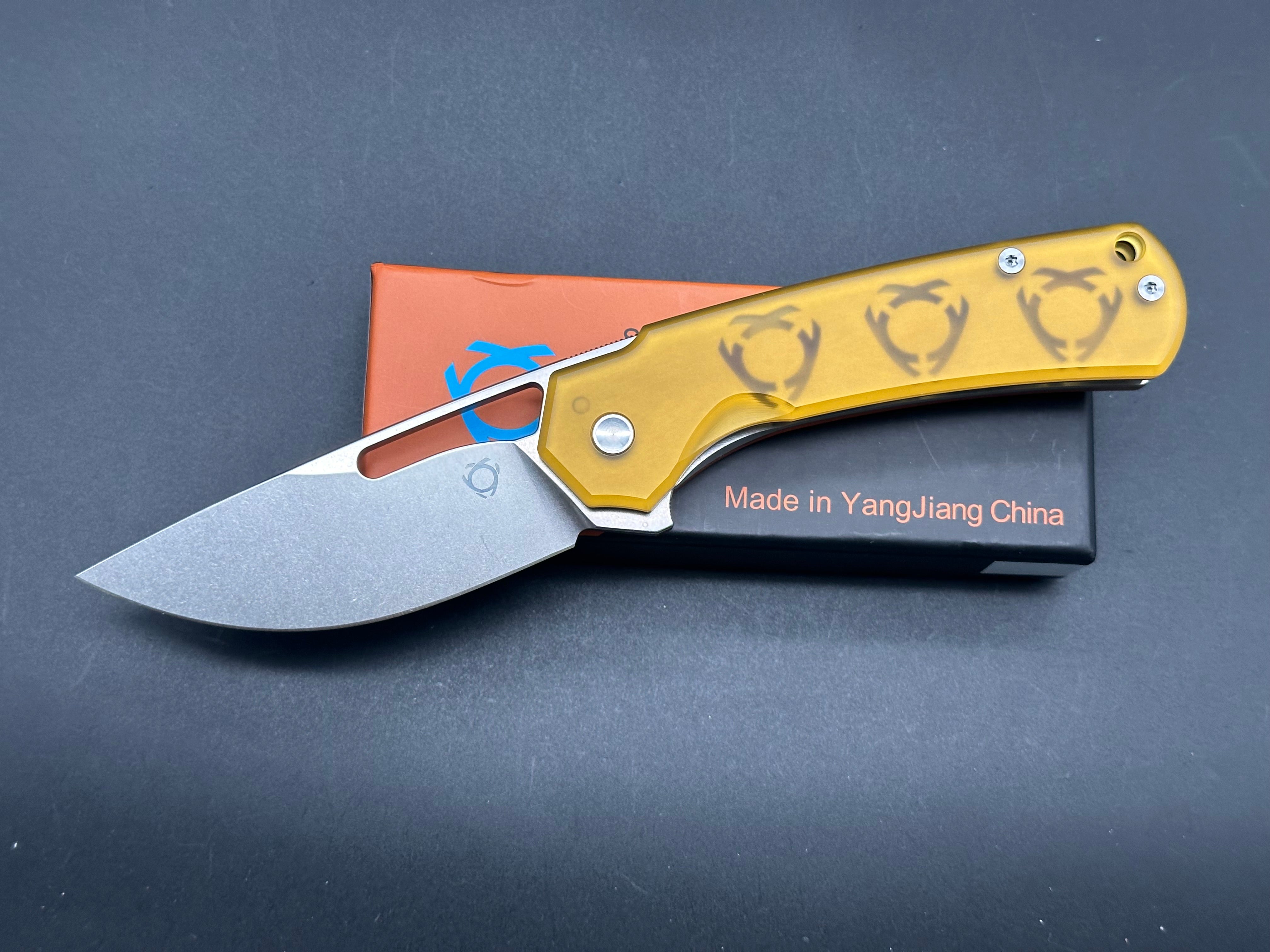 SIXLEAF FOLDING KNIFE YELLOW ULTEM HANDLE 20CV PLAIN EDGE SL-25-PEI