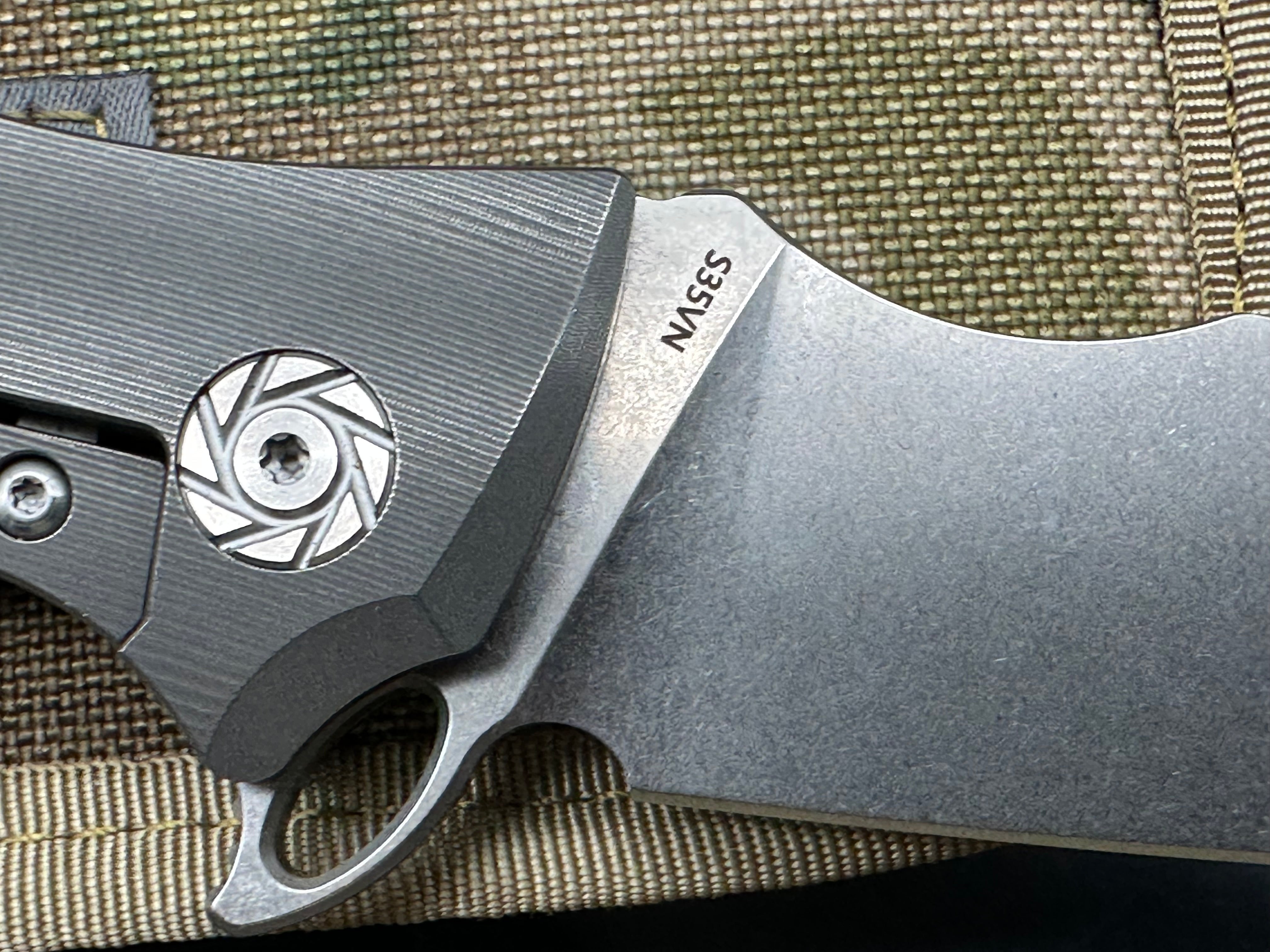 Kubey KU214 titanium/CF handle w/S35VN blade