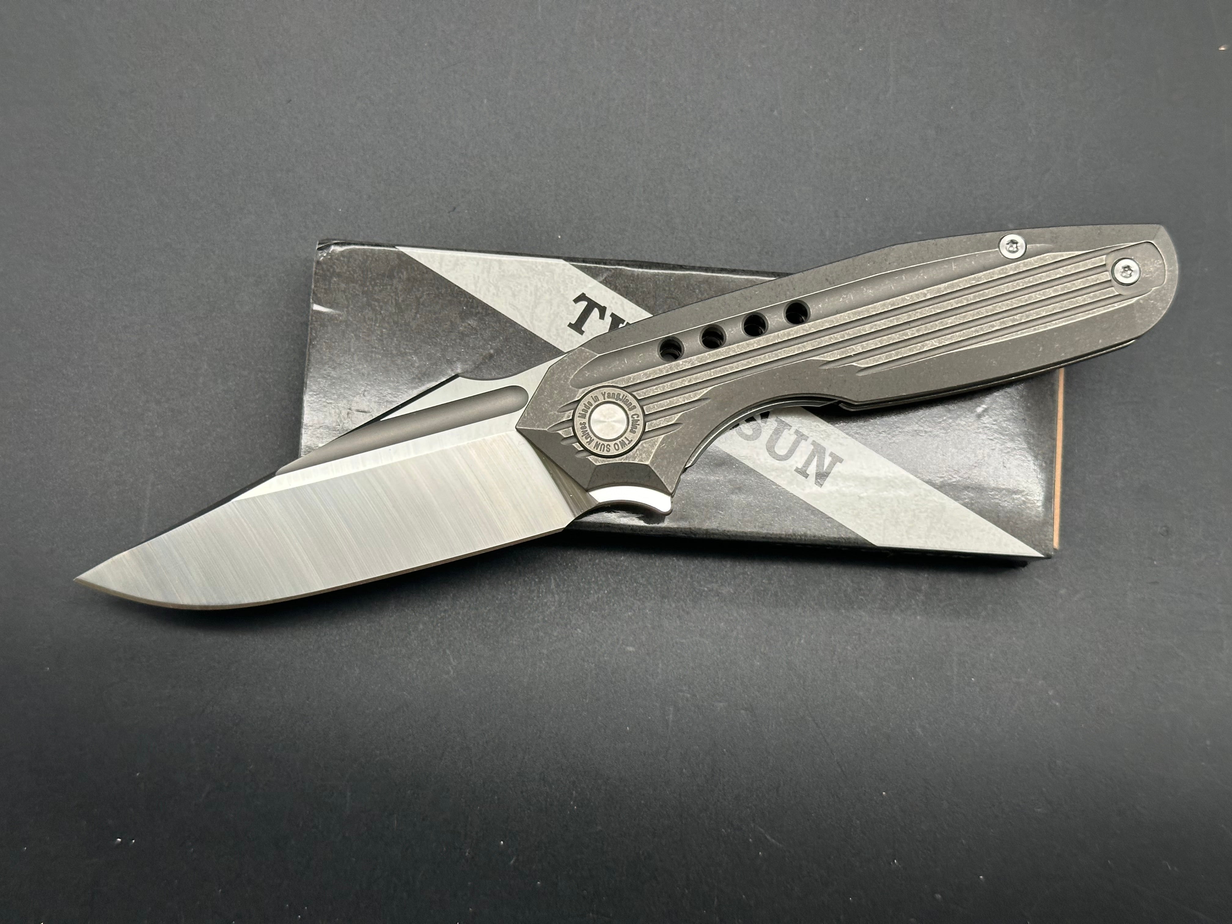 TWOSUN TS194 FLIPPER FOLDING KNIFE TITANIUM HANDLE FRAME LOCK M390 PLAIN EDGE